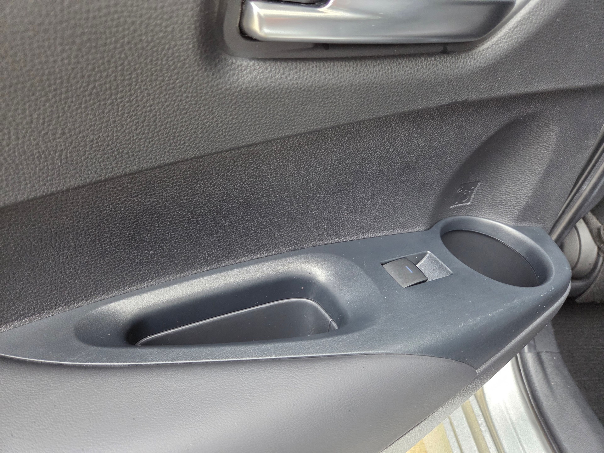 TOYOTA Corolla 2.0 HSD Premium e-CVT-image-25