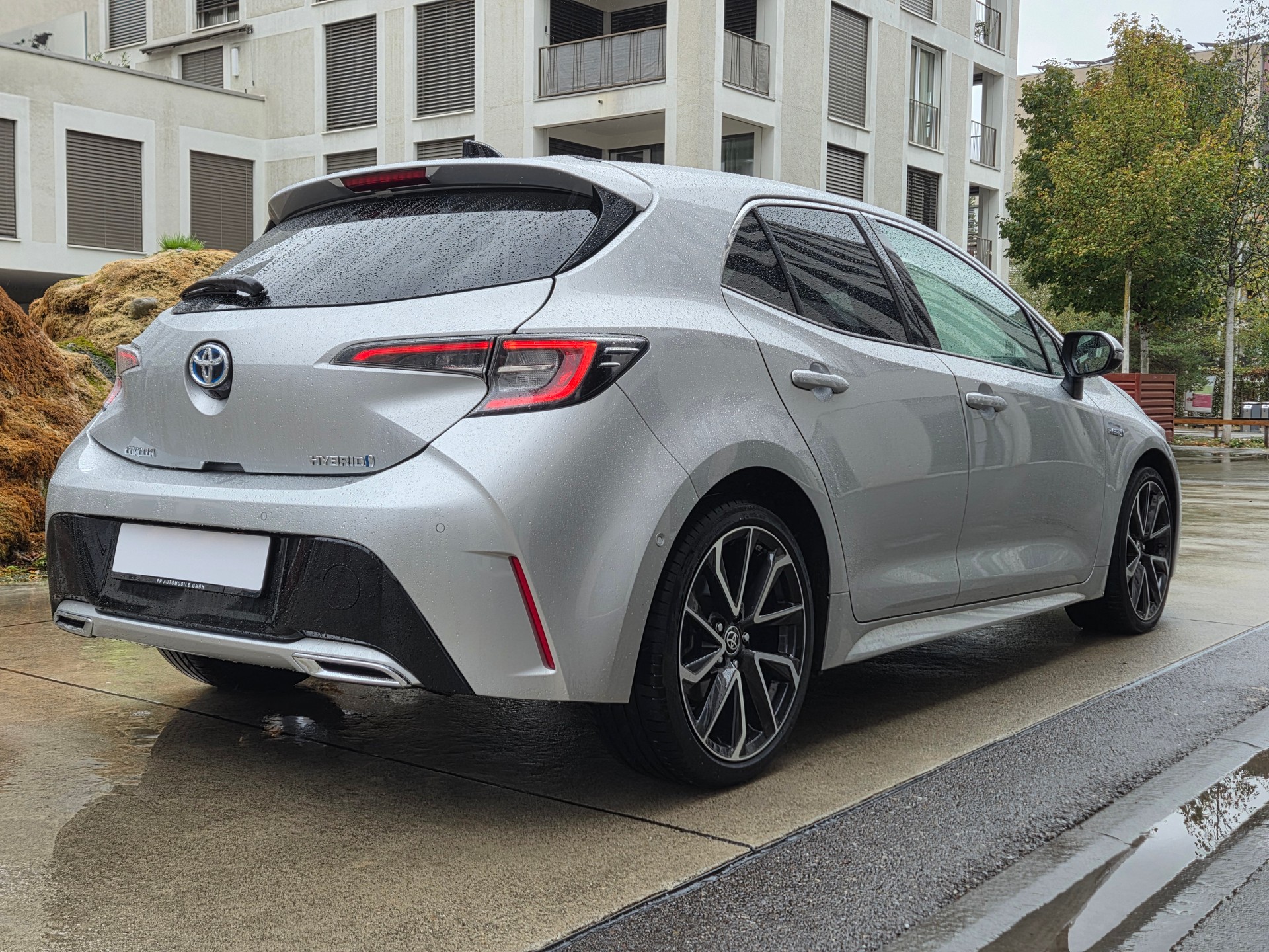 TOYOTA Corolla 2.0 HSD Premium e-CVT-image-3