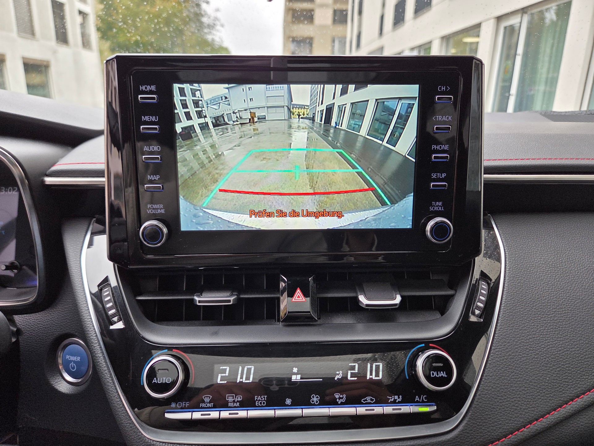 TOYOTA Corolla 2.0 HSD Premium e-CVT-image-14