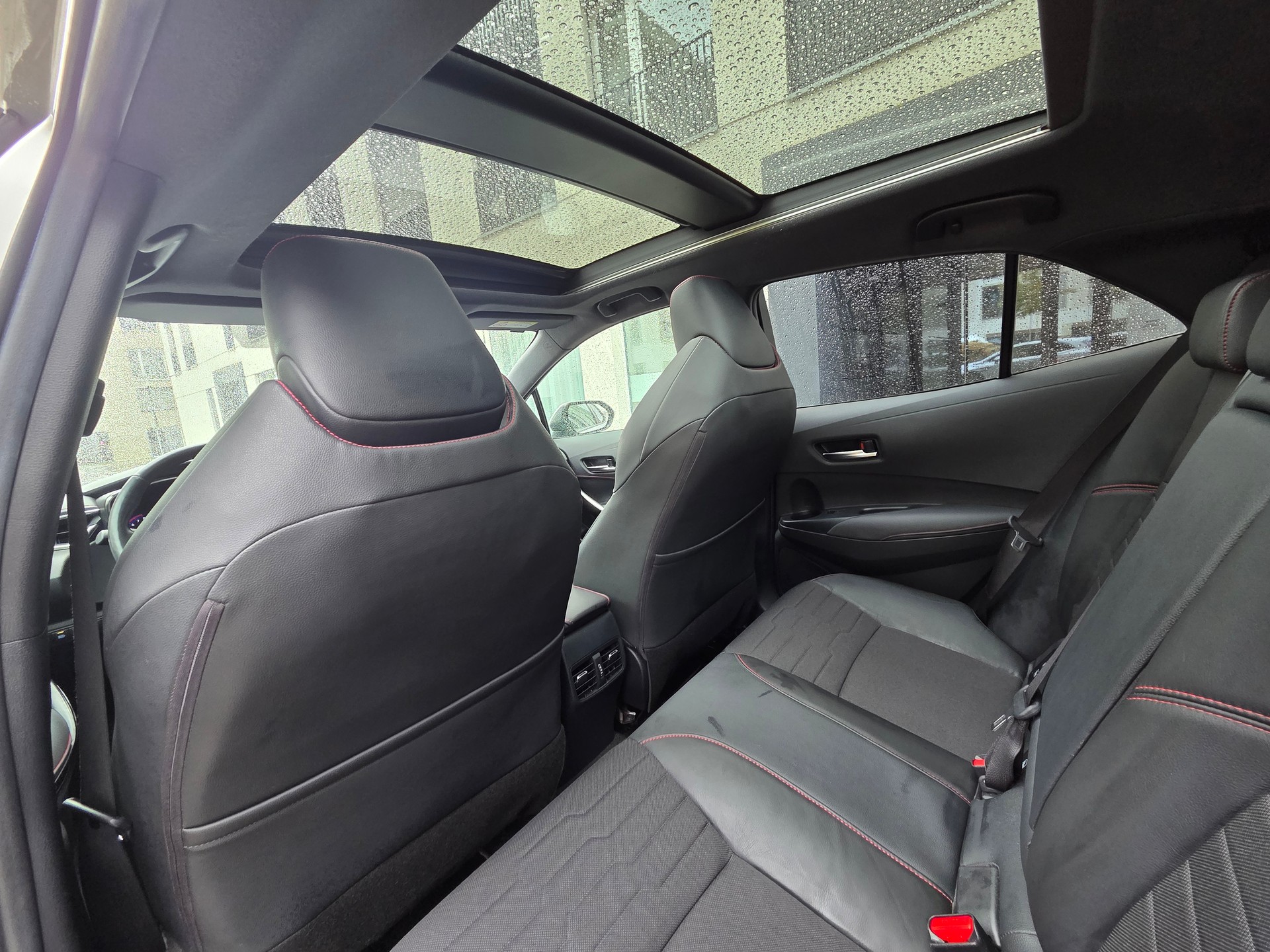 TOYOTA Corolla 2.0 HSD Premium e-CVT-image-16