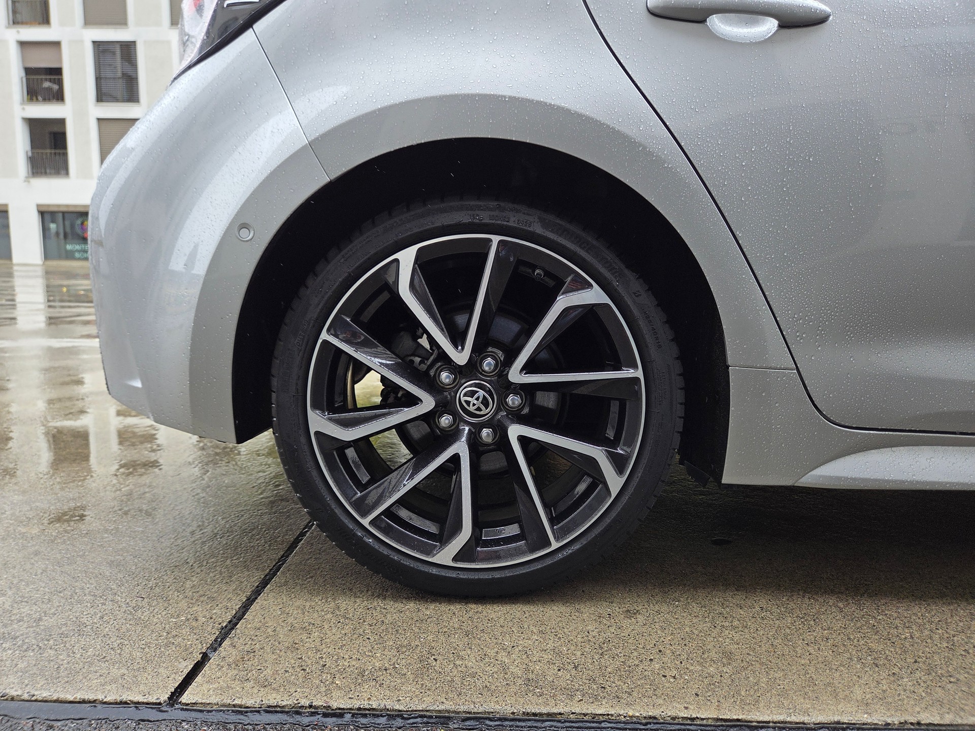 TOYOTA Corolla 2.0 HSD Premium e-CVT-image-8