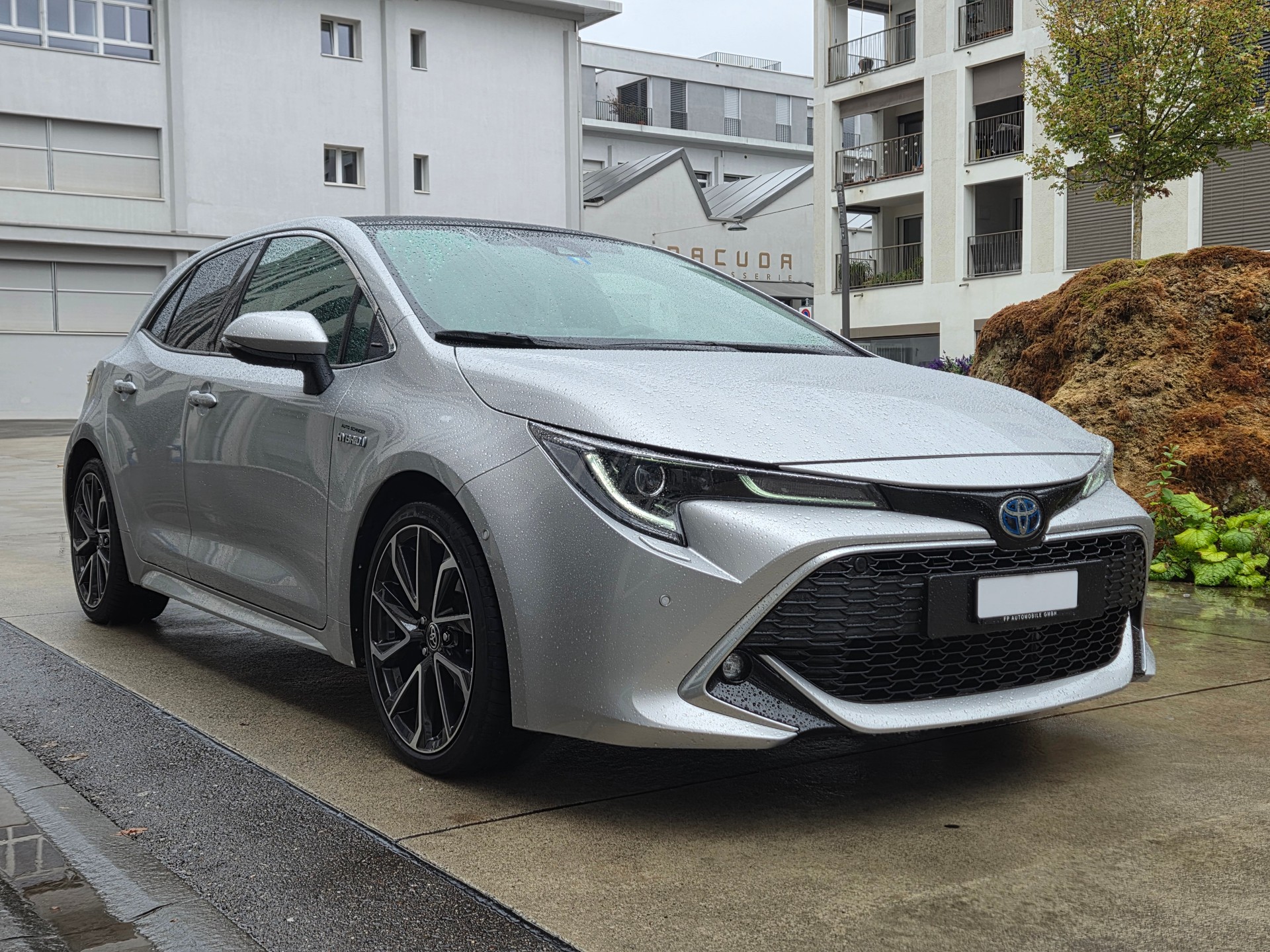 TOYOTA Corolla 2.0 HSD Premium e-CVT-image-1
