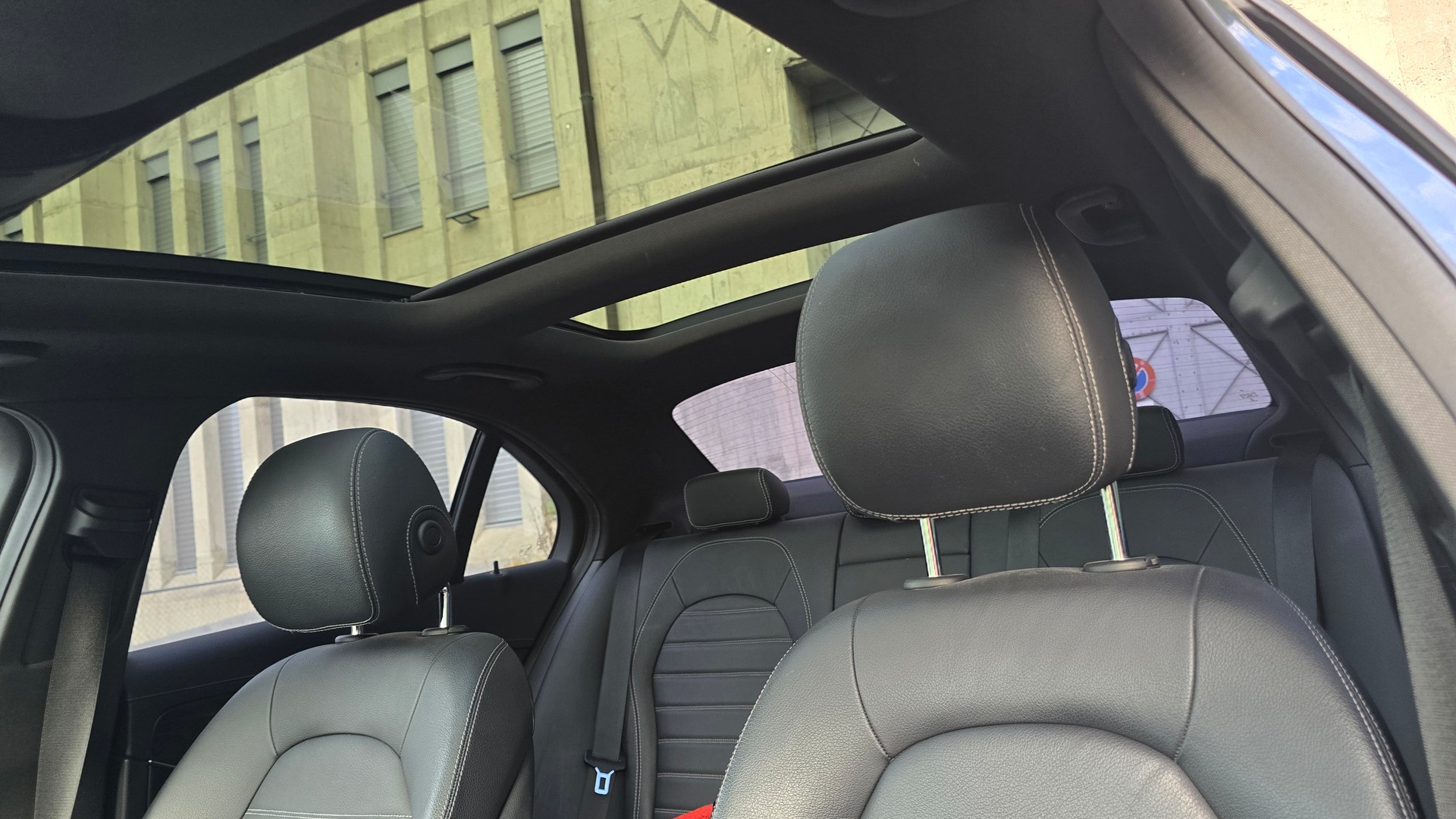 MERCEDES-BENZ C 250 BlueTec AMG Line 4m-image-4