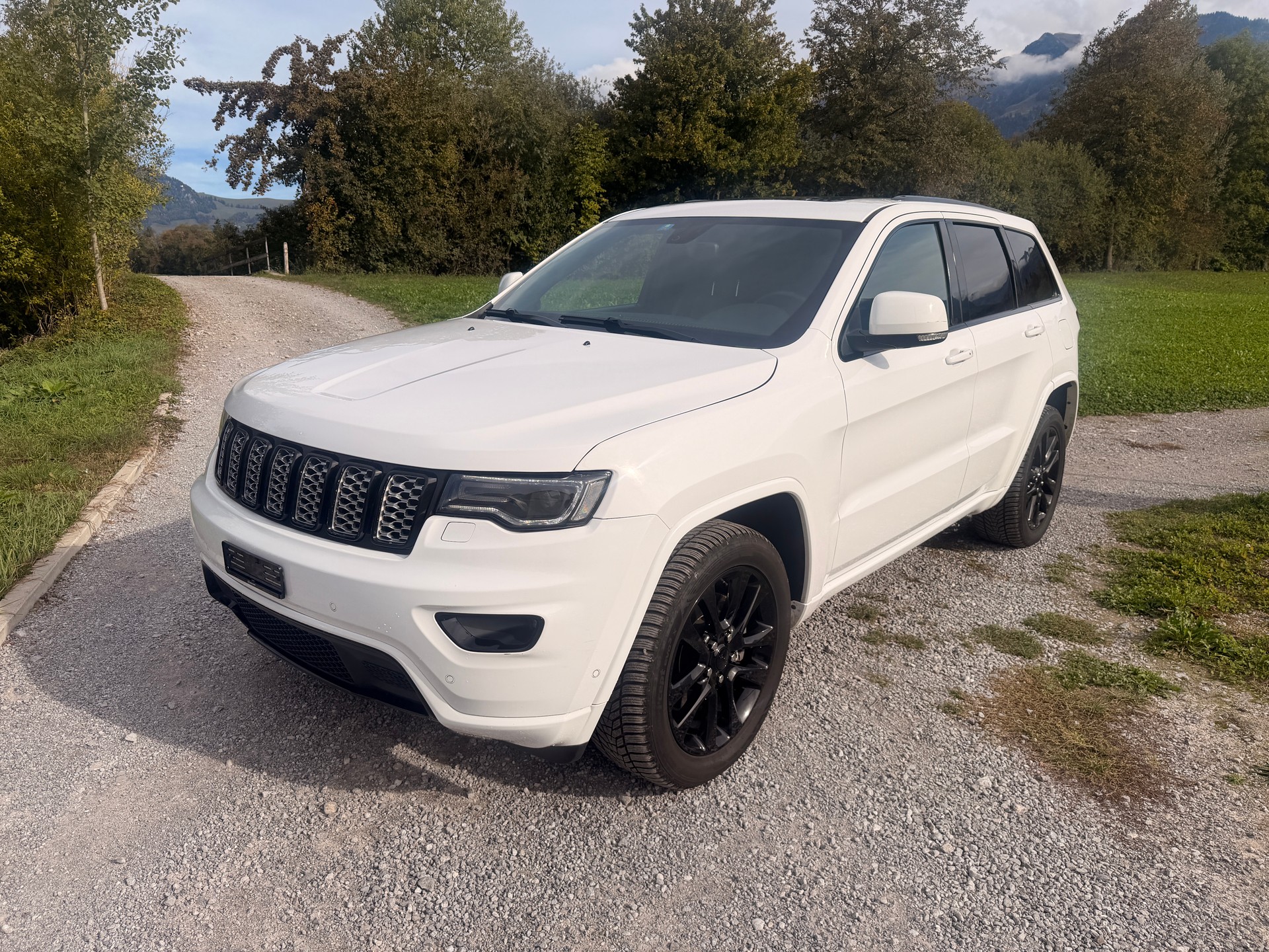 JEEP Grand Cherokee 3.0 CRD Night Eagle Automatic-image-1