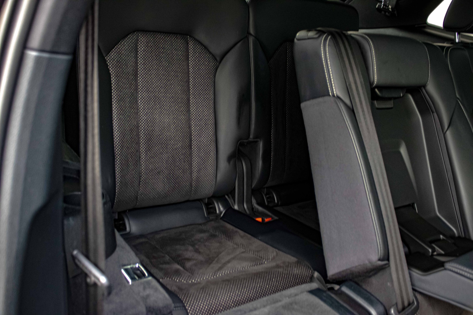 AUDI Q7 3.0 TDI S Line 7 Sitze quattro tiptronic-image-17