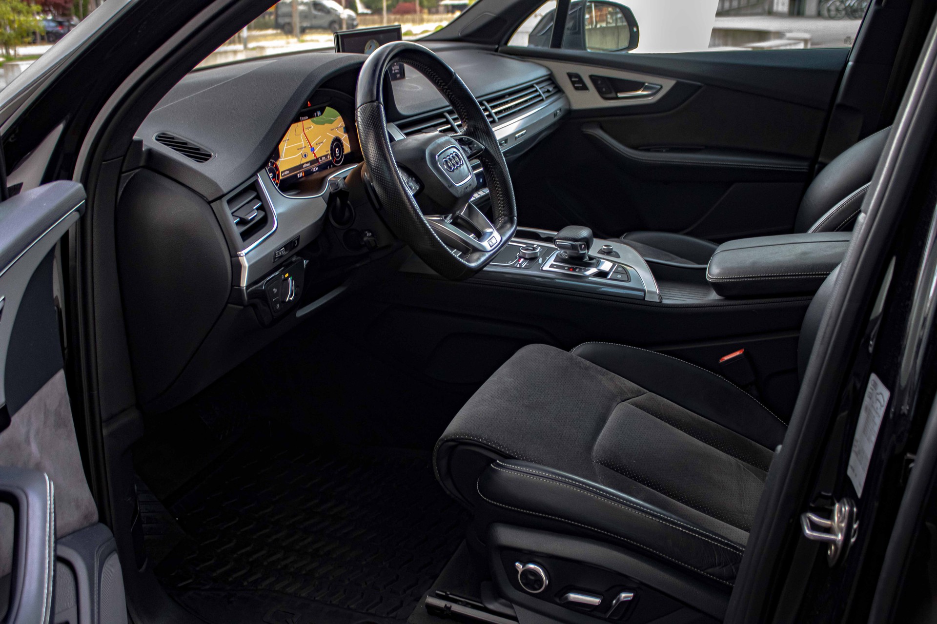 AUDI Q7 3.0 TDI S Line 7 Sitze quattro tiptronic-image-10