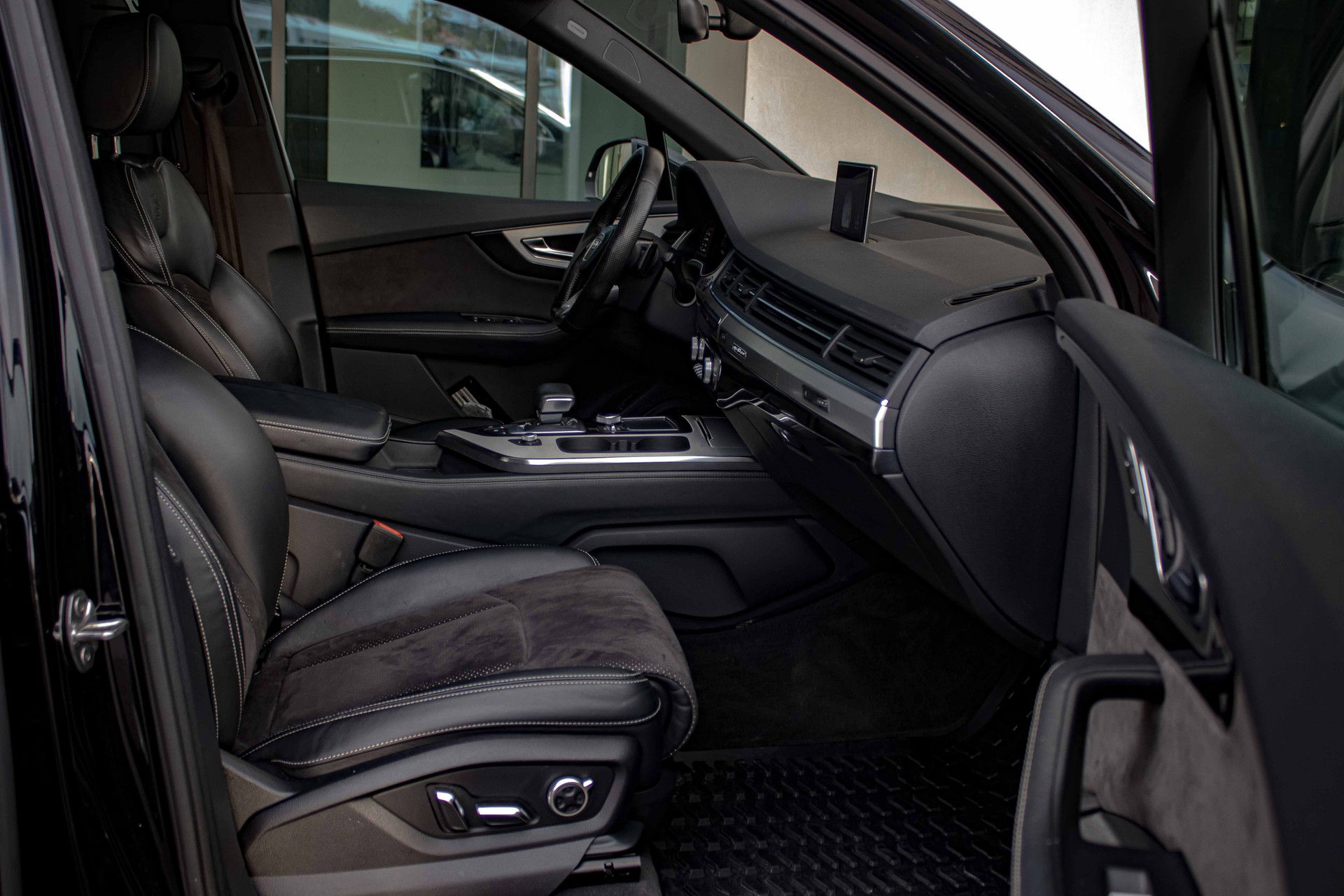 AUDI Q7 3.0 TDI S Line 7 Sitze quattro tiptronic-image-18