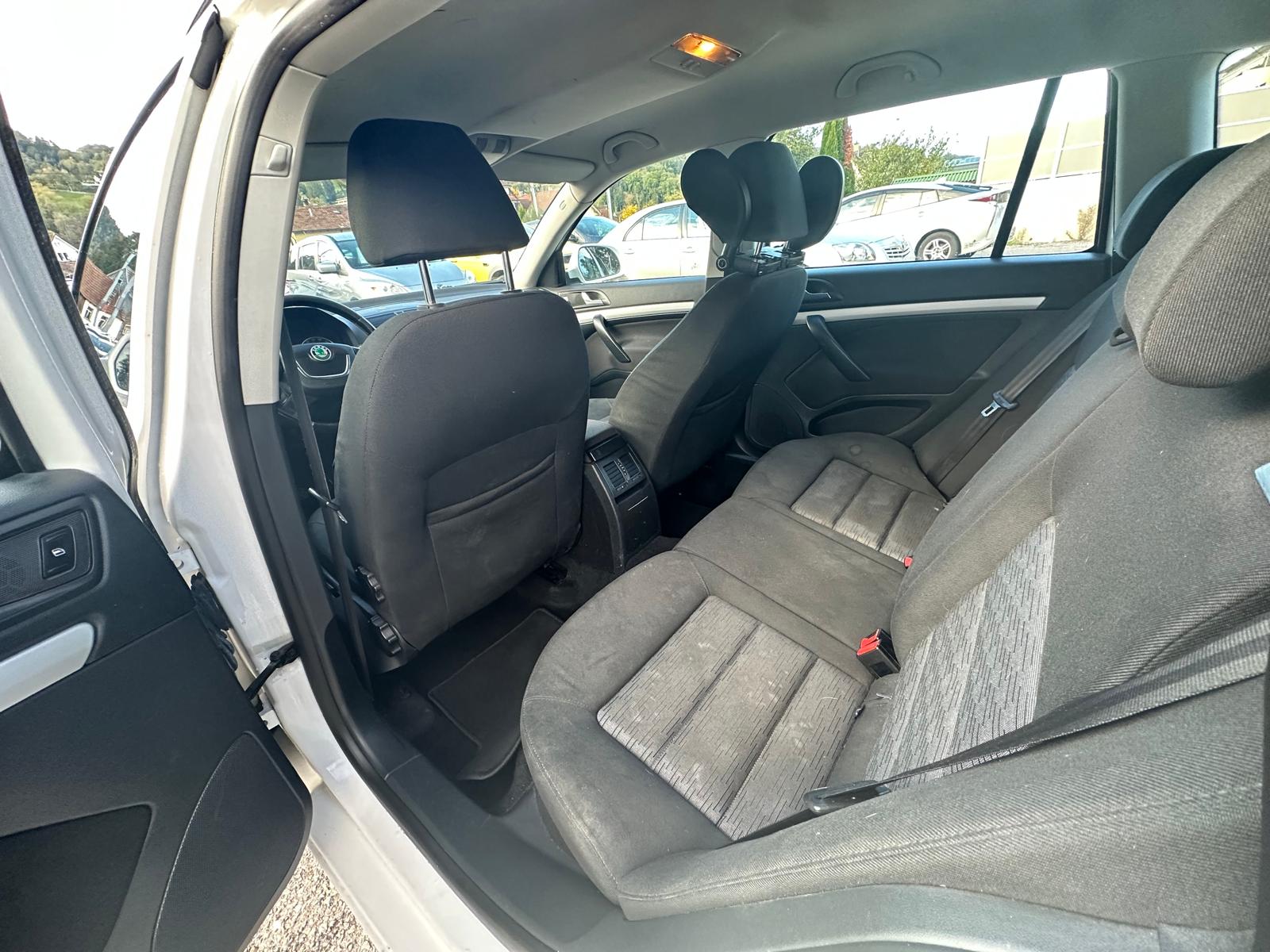 SKODA Octavia Combi 2.0 TDI AllDrive 4x4-image-12
