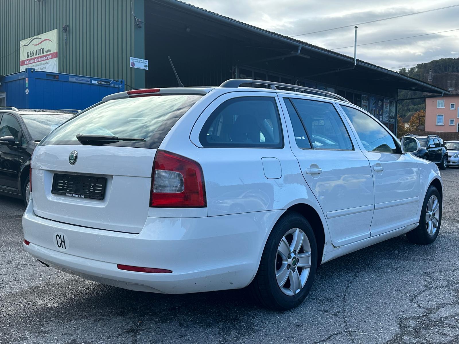 SKODA Octavia Combi 2.0 TDI AllDrive 4x4-image-4