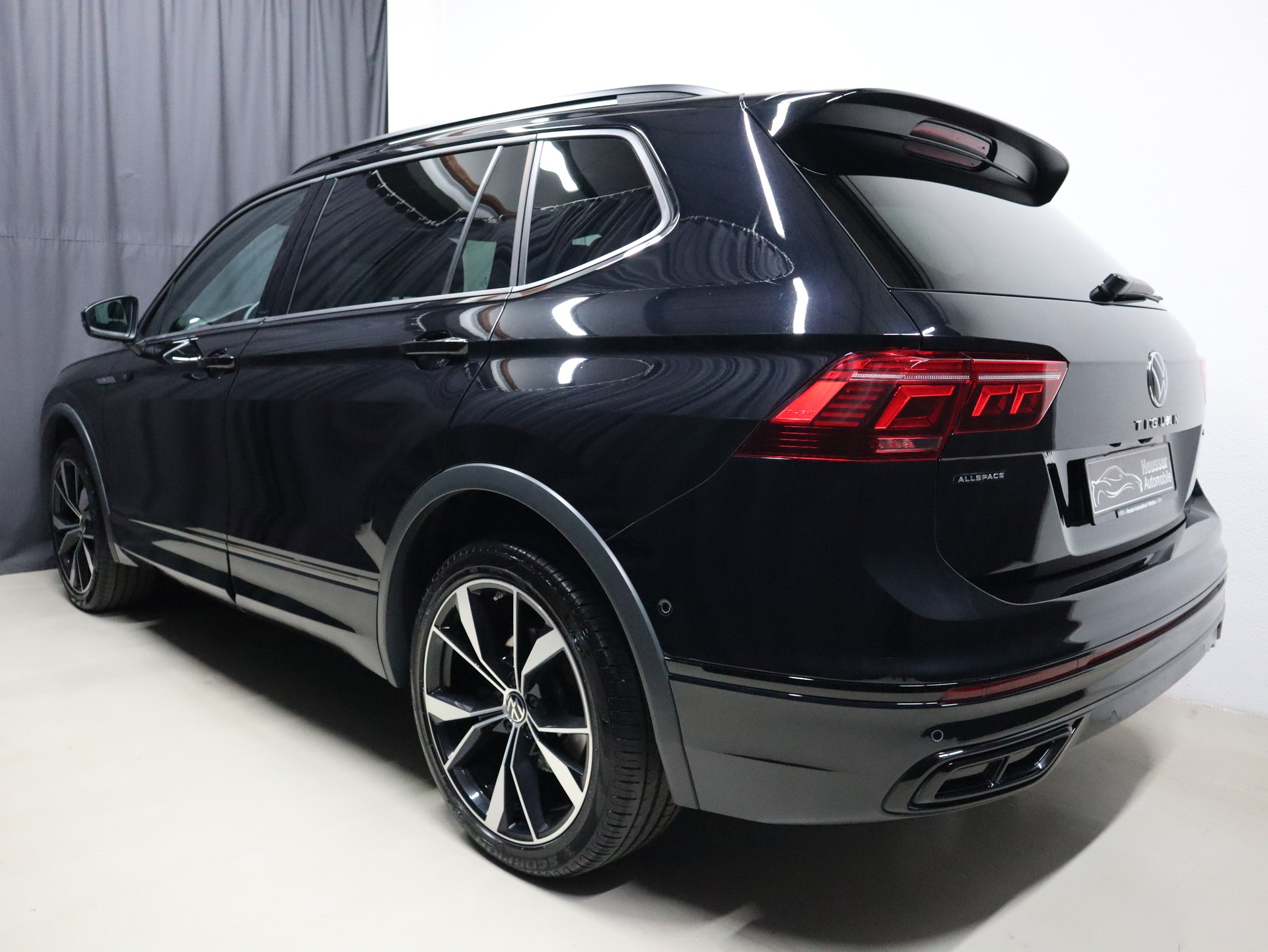 VW Tiguan Allspace 2.0TSI R-Line 4Motion DSG - Black Style - Panorama - Leder - Harman/Kardon - IQ Light - 360° Kamera - 245 PS-image-3