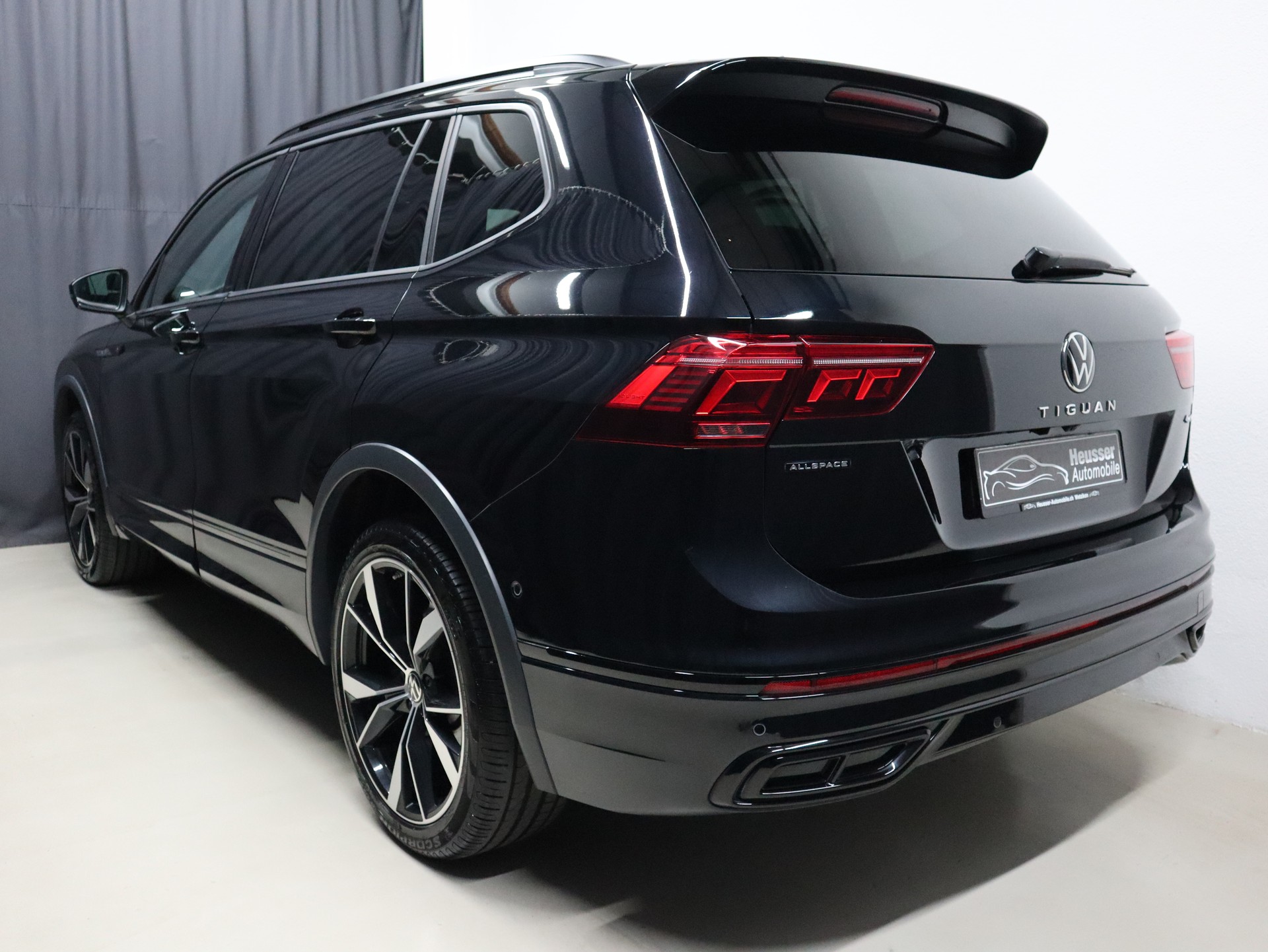 VW Tiguan Allspace 2.0TSI R-Line 4Motion DSG - Black Style - Panorama - Leder - Harman/Kardon - IQ Light - 360° Kamera - 245 PS-image-4