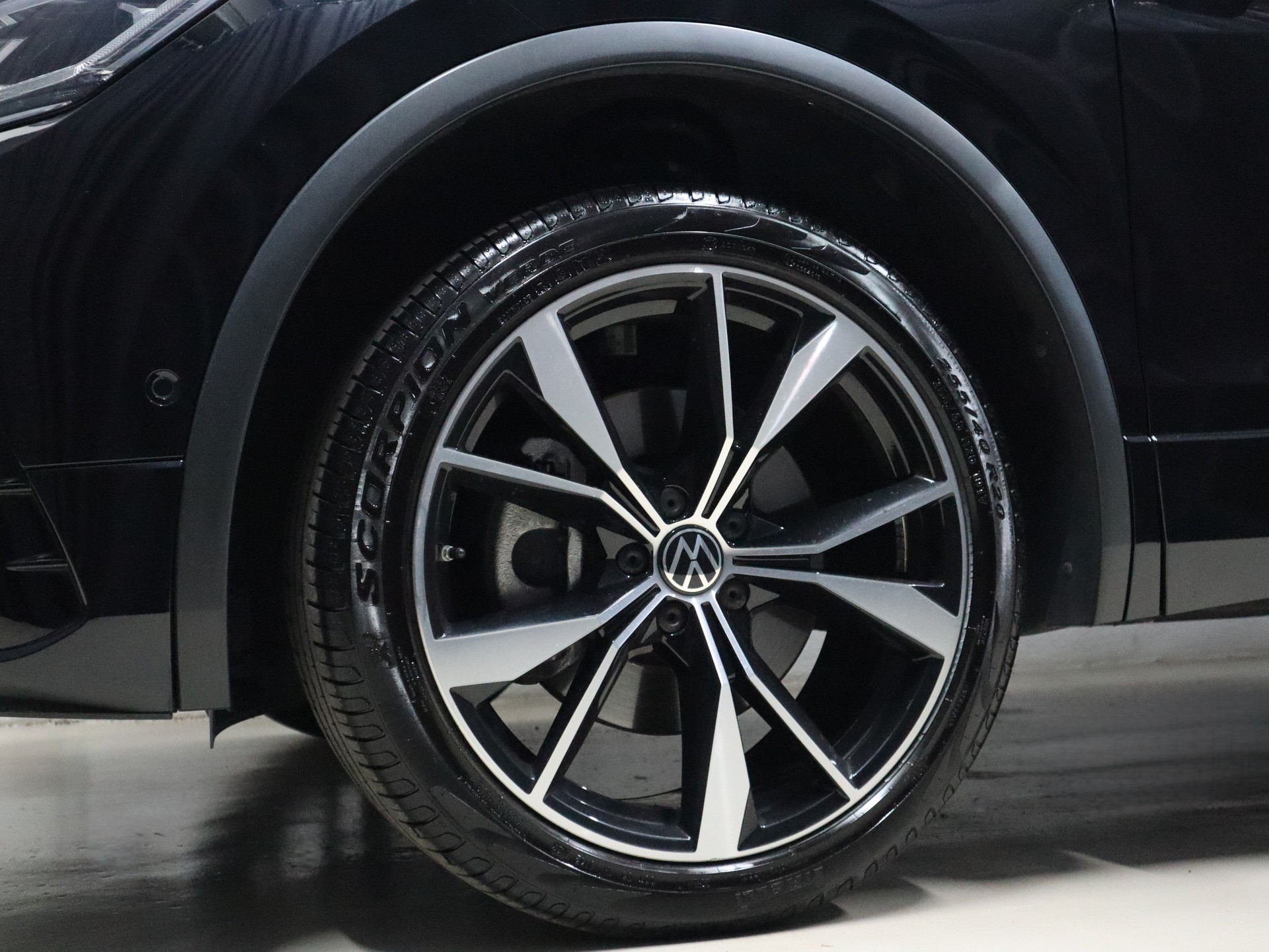 VW Tiguan Allspace 2.0TSI R-Line 4Motion DSG - Black Style - Panorama - Leder - Harman/Kardon - IQ Light - 360° Kamera - 245 PS-image-7