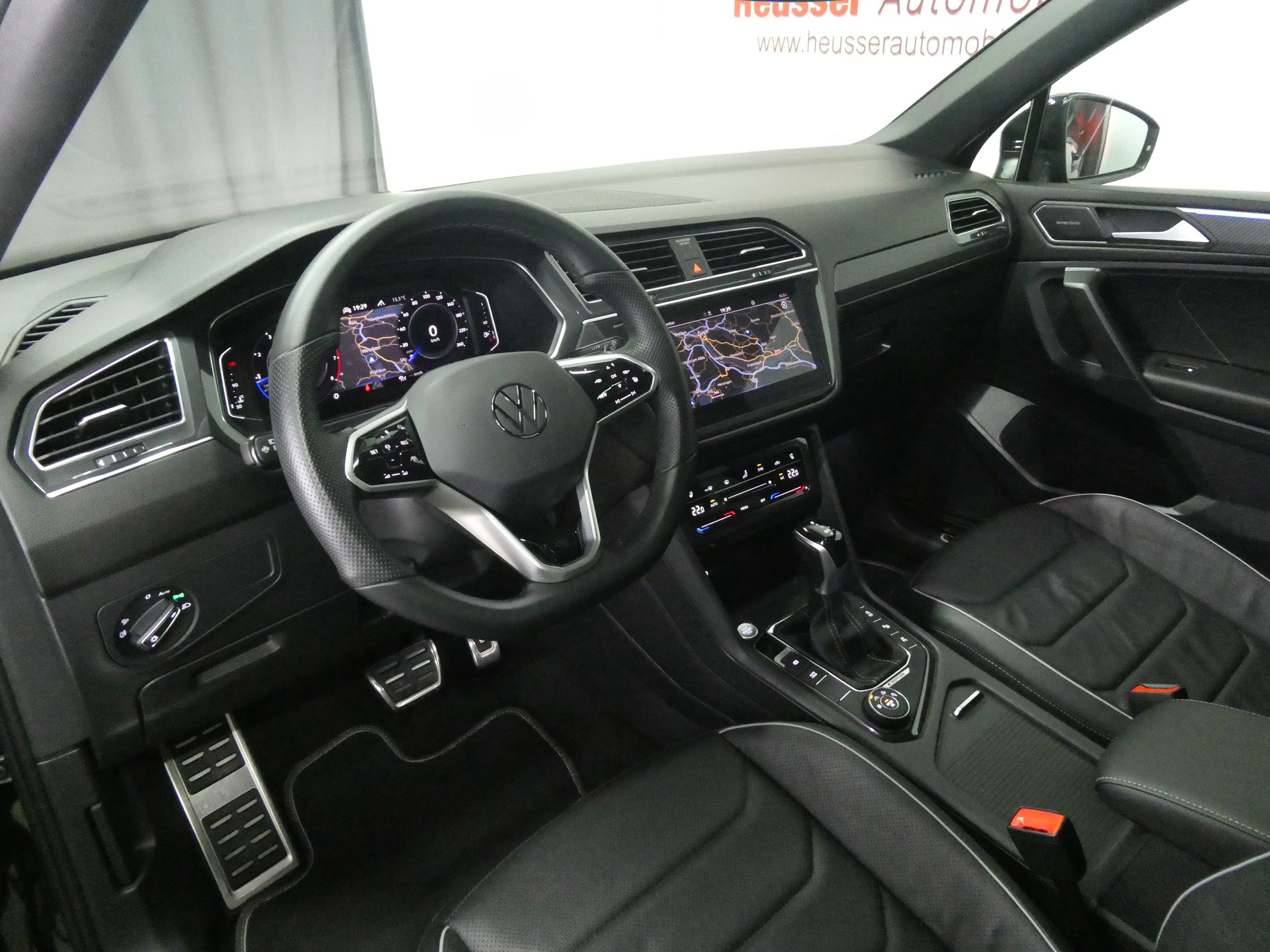 VW Tiguan Allspace 2.0TSI R-Line 4Motion DSG - Black Style - Panorama - Leder - Harman/Kardon - IQ Light - 360° Kamera - 245 PS-image-8