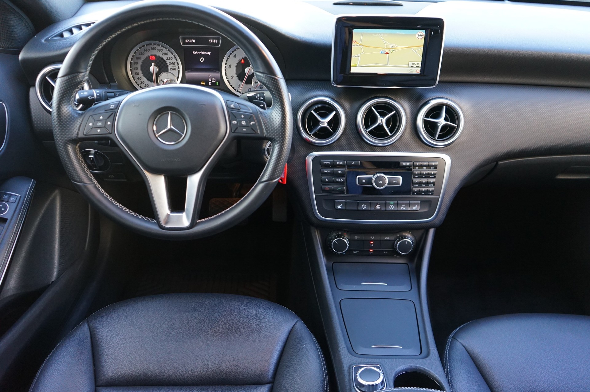 MERCEDES-BENZ A 200 Urban Automat mit Leder-image-12