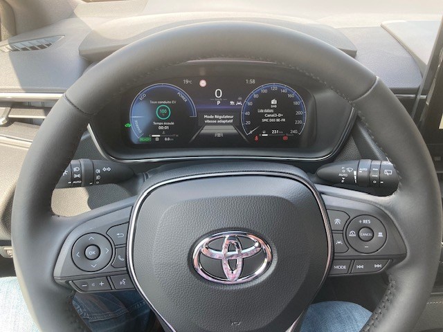 TOYOTA Corolla 1.8 HSD Trend e- CVT-image-15