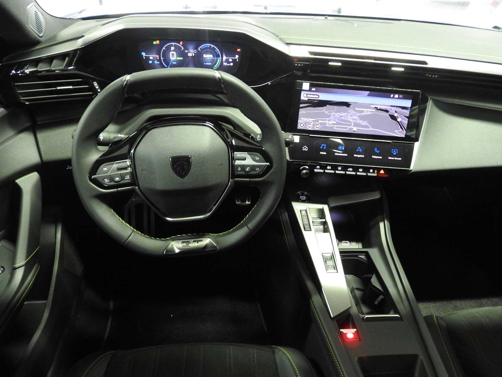 PEUGEOT 408 1.6 PHEV 225 GT-image-10