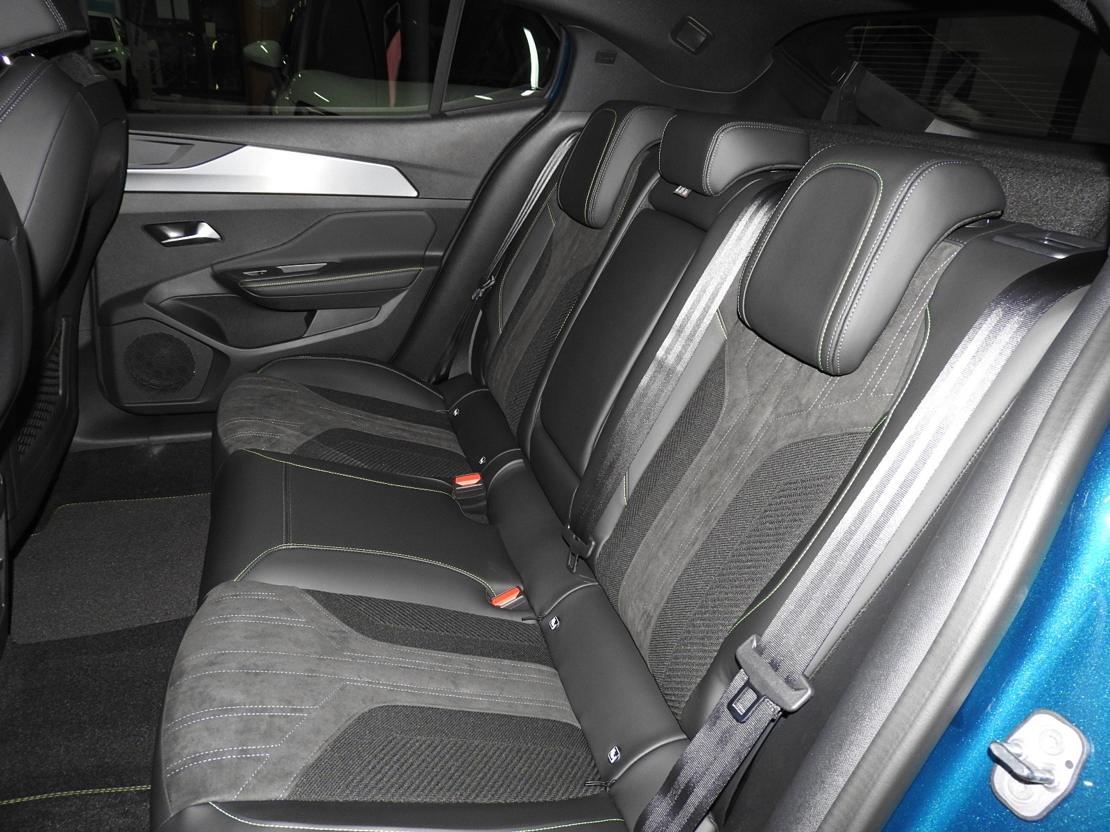 PEUGEOT 408 1.6 PHEV 225 GT-image-8