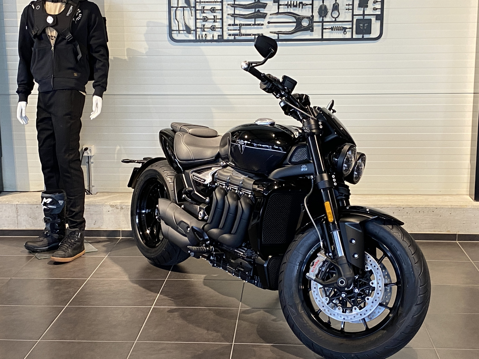 TRIUMPH Rocket 3 Storm R (4.49 % Power Leasing - Gültig bis 31.06.2026)-showroom-element-2
