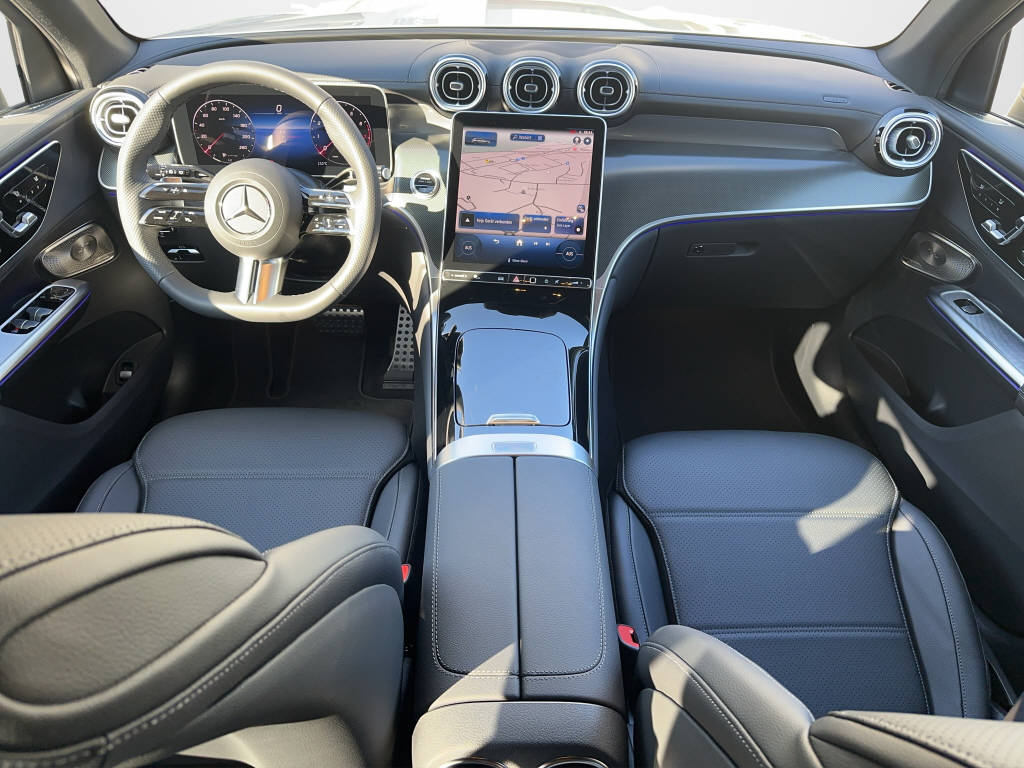MERCEDES-BENZ GLC 200 AMG Line 4matic-image-12