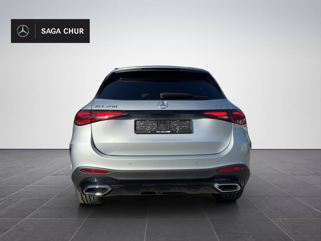 MERCEDES-BENZ GLC 200 AMG Line 4matic-image-4