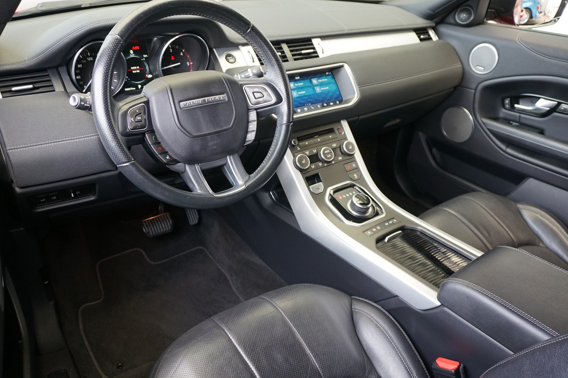 LAND ROVER Evoque 2.0TD4 SE Dynamic Convertible 4WD mit neuer AHK für 1,5t.-image-25