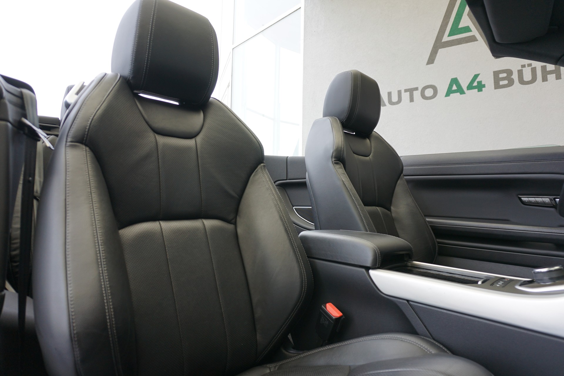 LAND ROVER Evoque 2.0TD4 SE Dynamic Convertible 4WD mit neuer AHK für 1,5t.-image-27