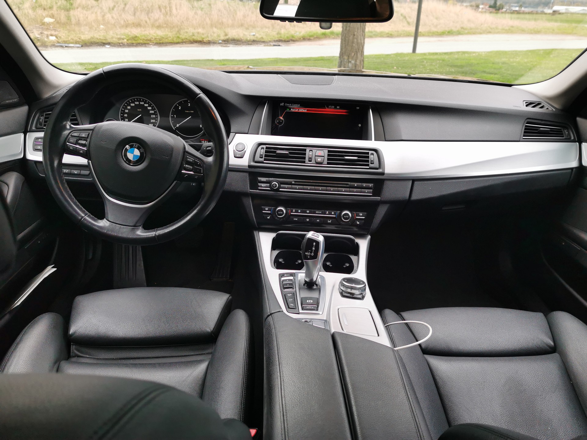 BMW 530d Touring xDrive Luxury Line Steptronic-image-4