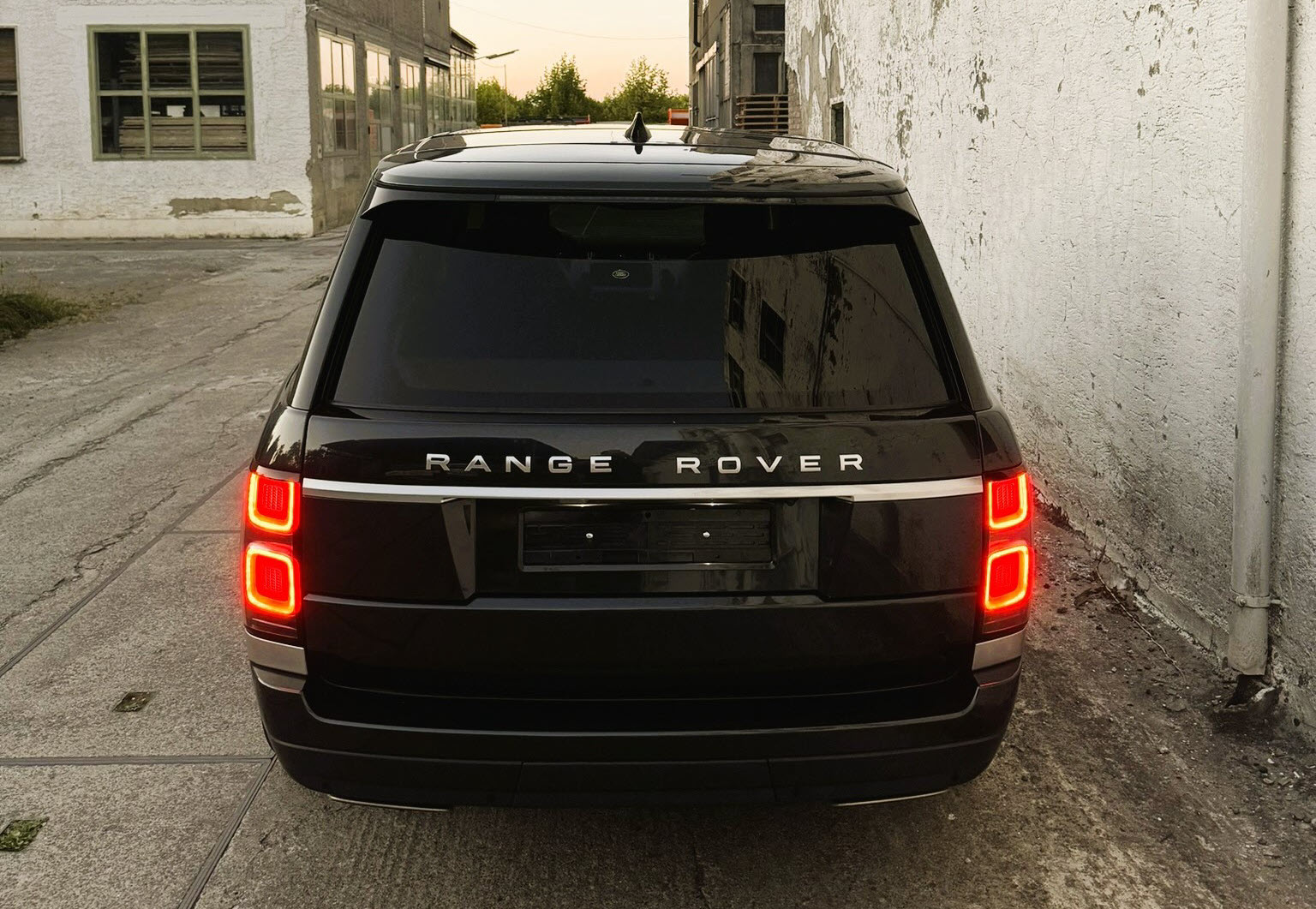 LAND ROVER Range Rover LWB 5.0 V8 S/C AB Automatic-image-8