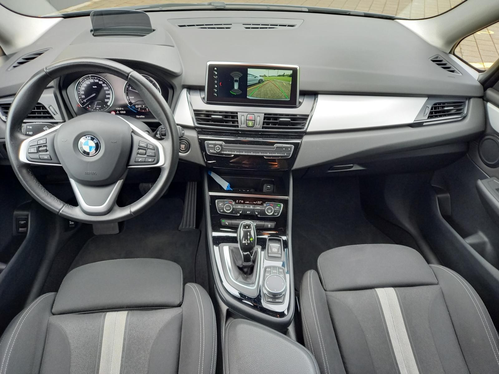 BMW 220d xDrive Gran Tourer Steptronic-image-4