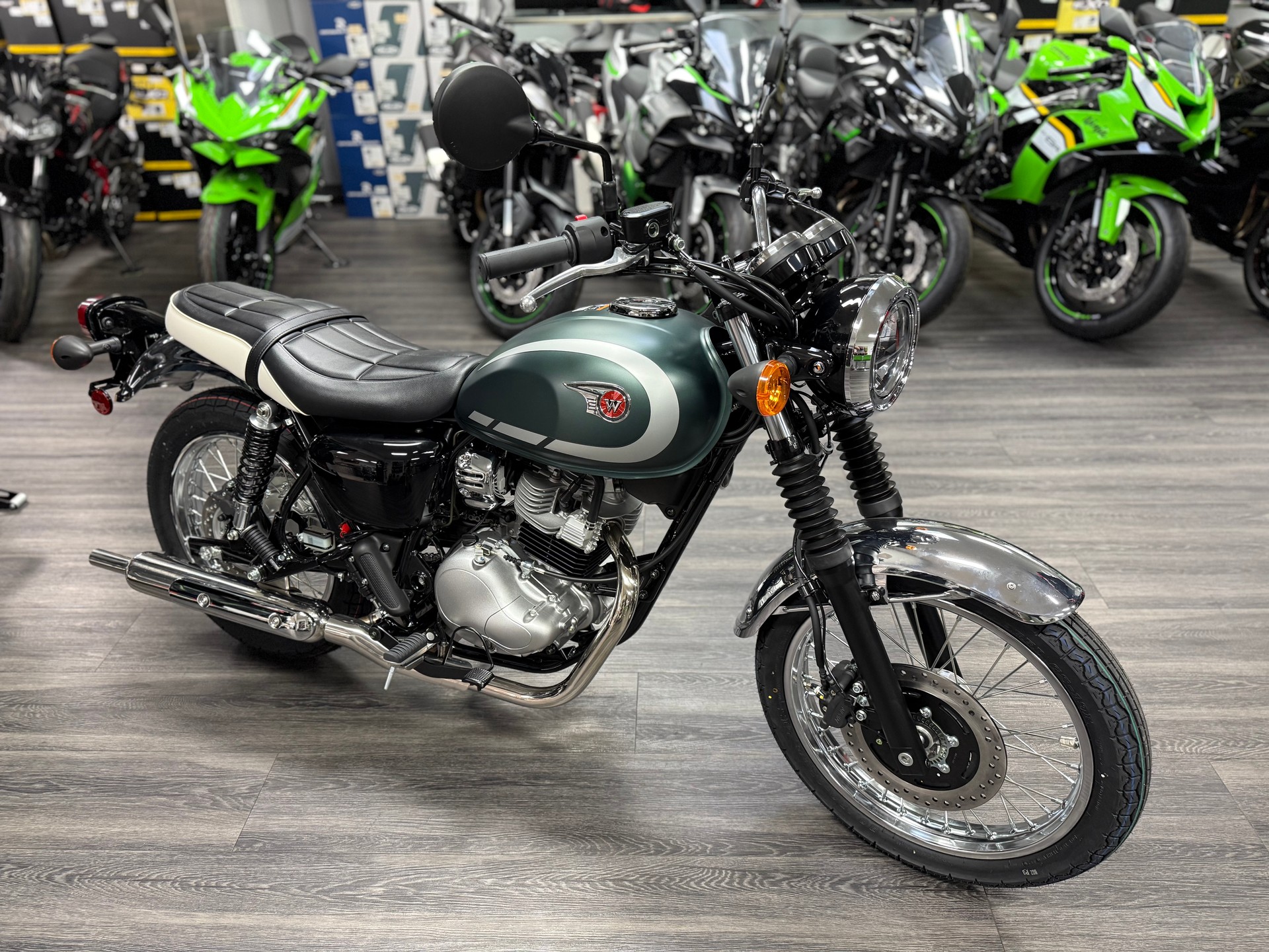 KAWASAKI NEW KAWASAKI W230 2026'-showroom-element-3