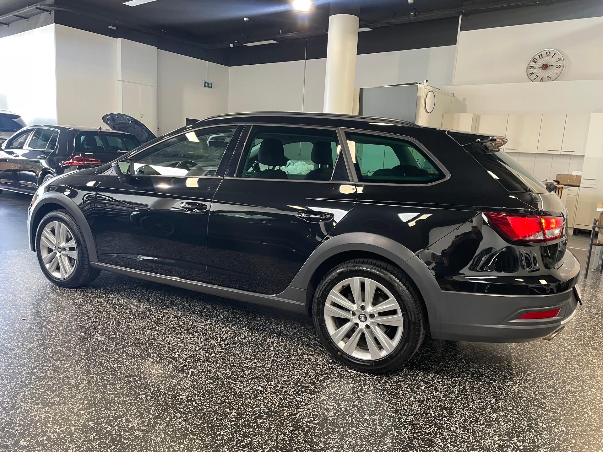 SEAT Leon ST 2.0 TDI CR X-Perience 4Drive DSG-image-2