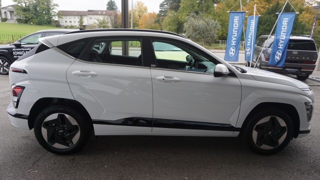HYUNDAI Kona EV 65.4 kWh Origo-image-3