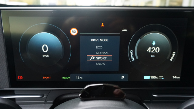 HYUNDAI Kona EV 65.4 kWh Origo-image-10