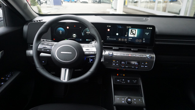 HYUNDAI Kona EV 65.4 kWh Origo-image-11