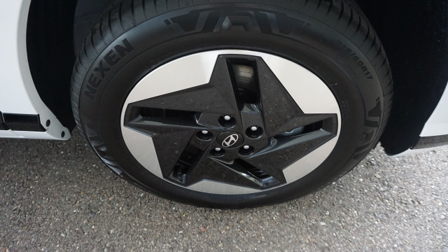 HYUNDAI Kona EV 65.4 kWh Origo-image-6