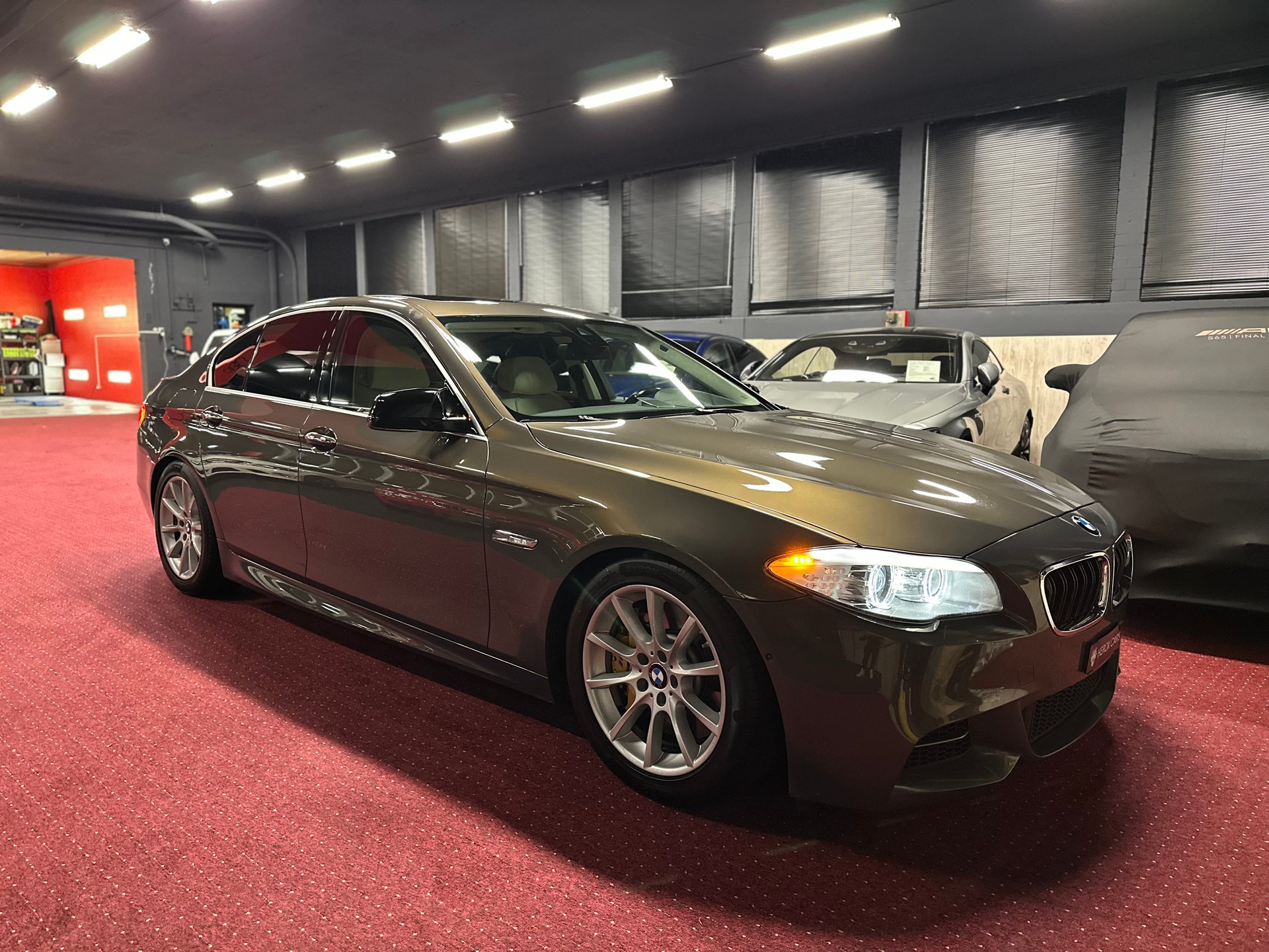 BMW M550d xDrive ** Individual Champagne / Frisch ab MFK & Service **-image-6
