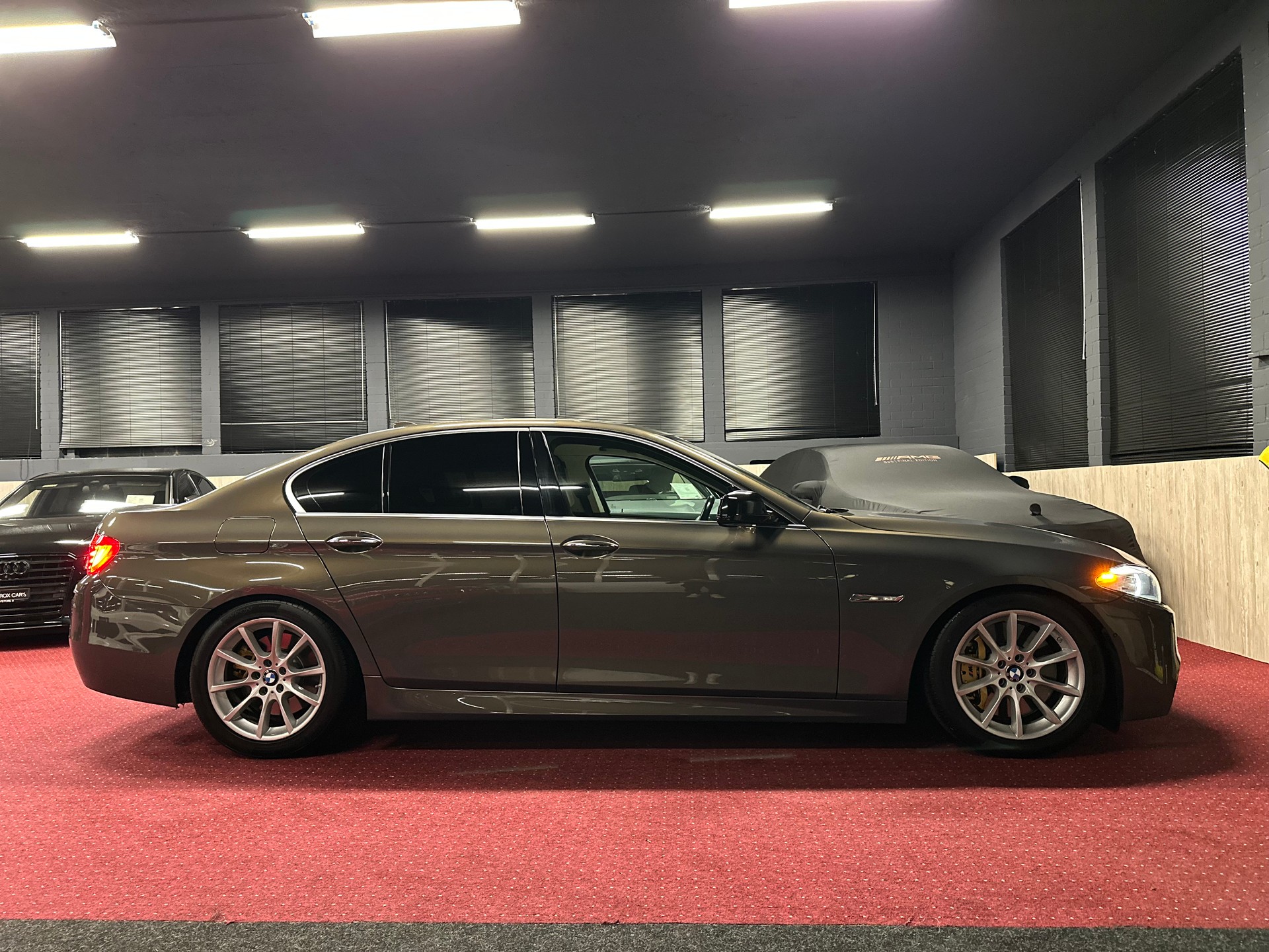 BMW M550d xDrive ** Individual Champagne / Frisch ab MFK & Service **-image-7