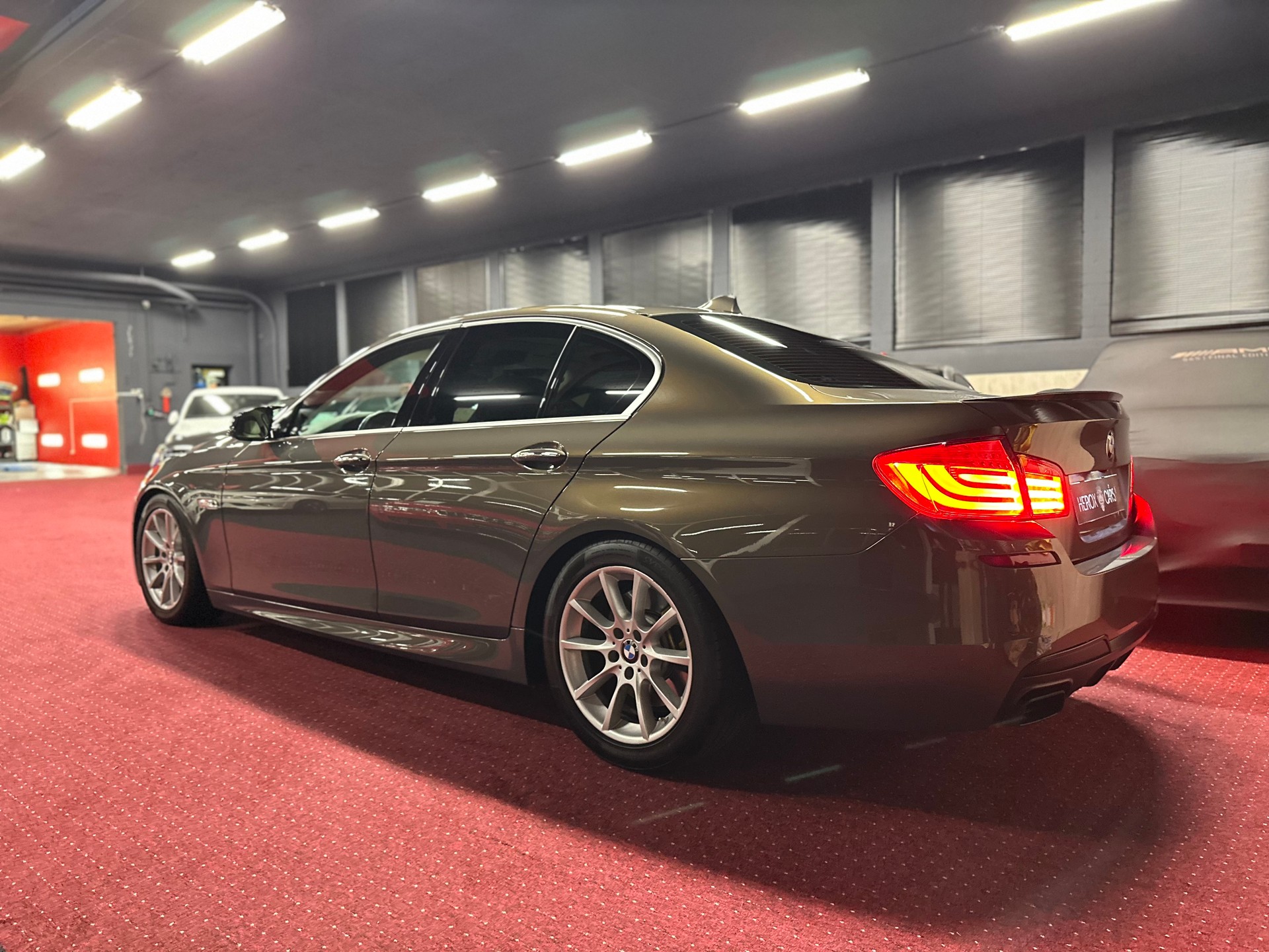 BMW M550d xDrive ** Individual Champagne / Frisch ab MFK & Service **-image-11