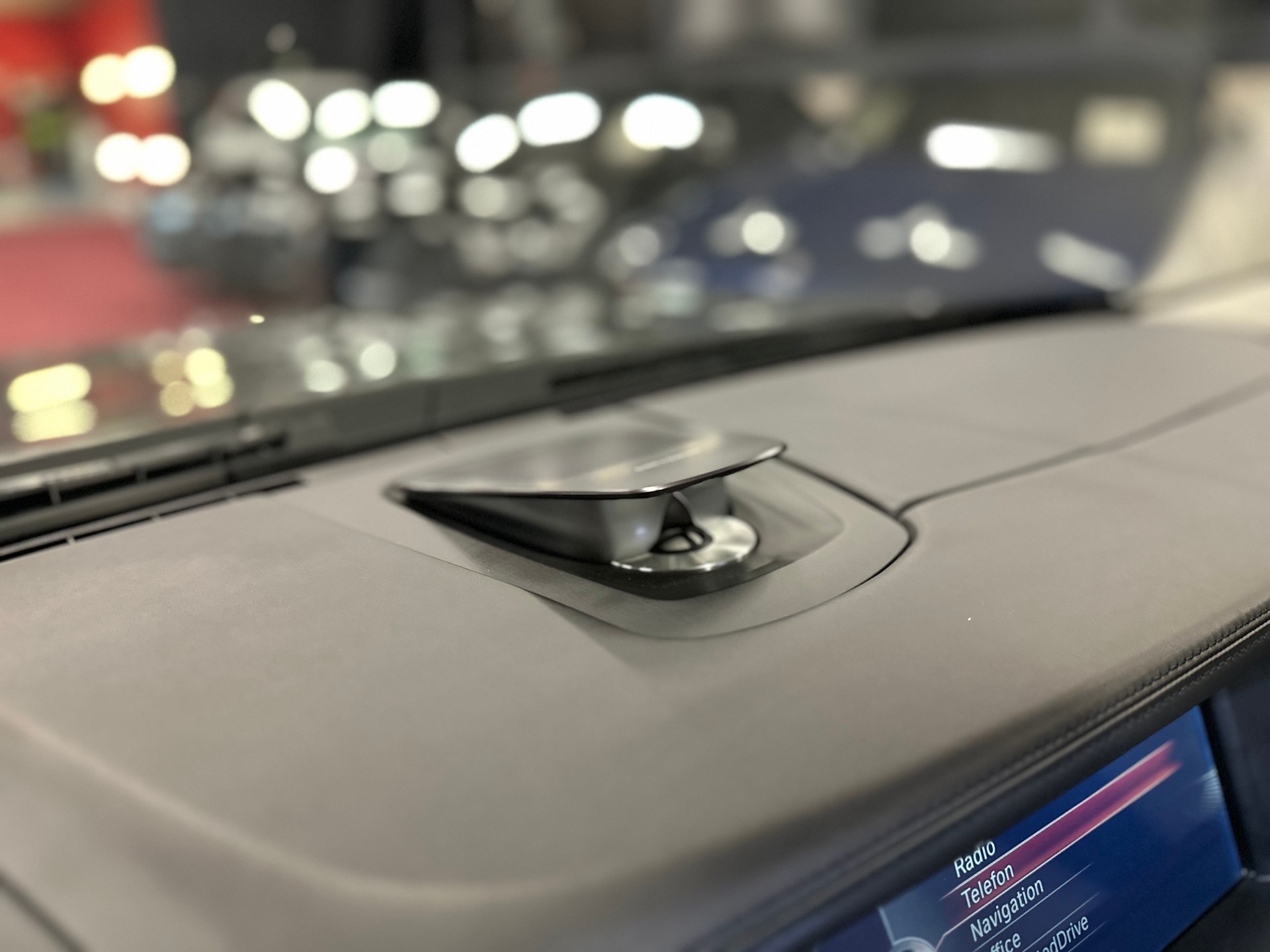 BMW M550d xDrive ** Individual Champagne / Frisch ab MFK & Service **-image-20