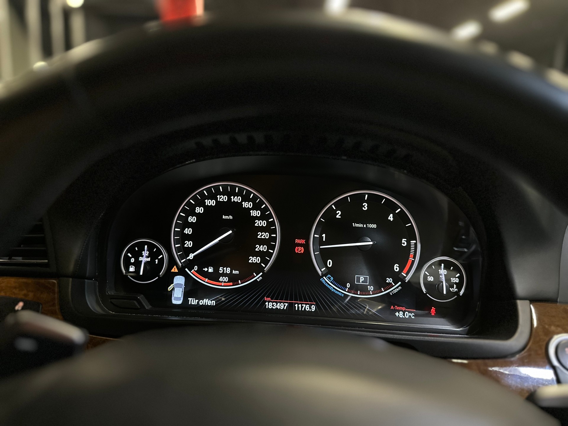 BMW M550d xDrive ** Individual Champagne / Frisch ab MFK & Service **-image-16