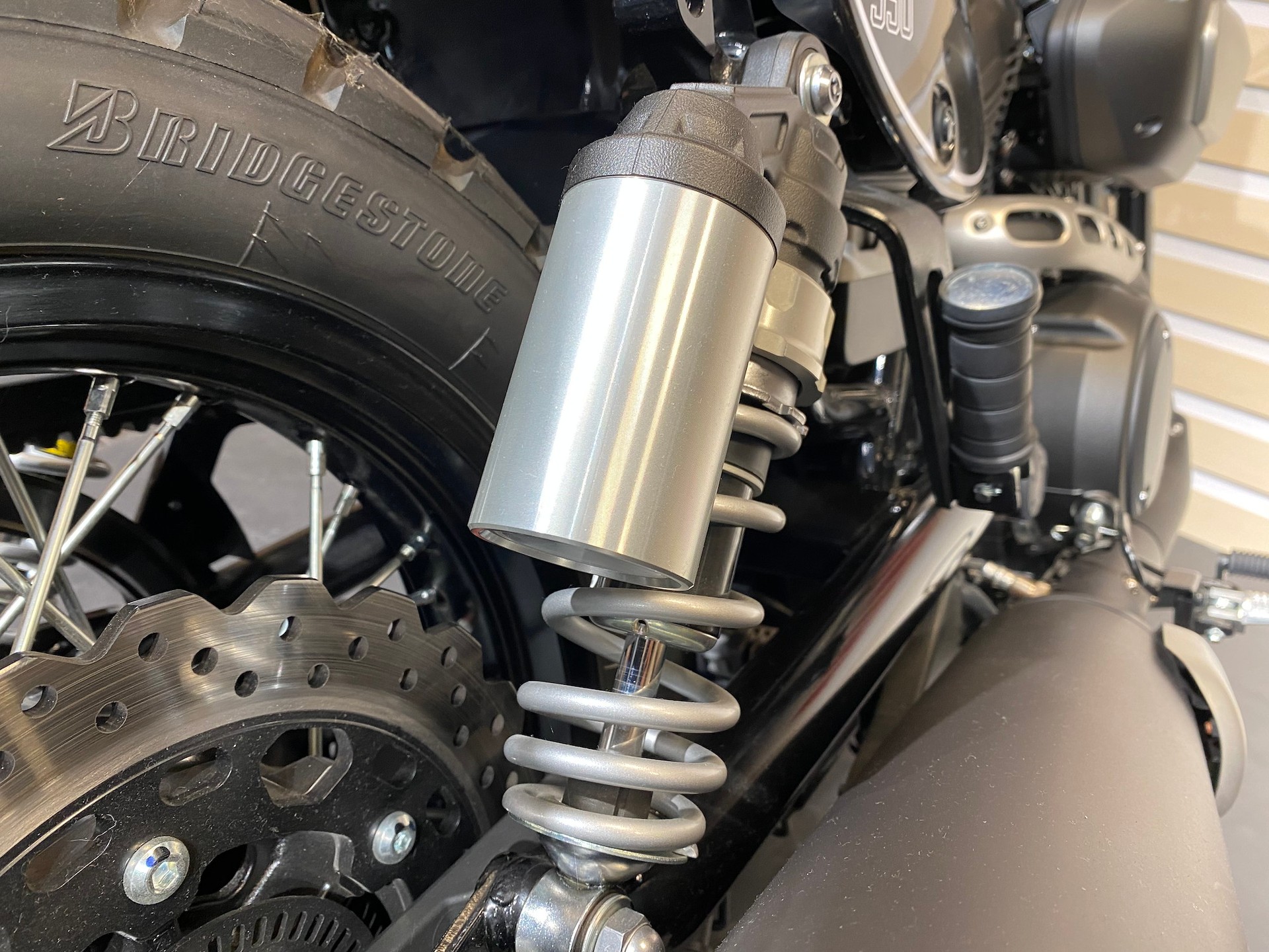 YAMAHA SCR 950 Mica Dori Edition-image-13