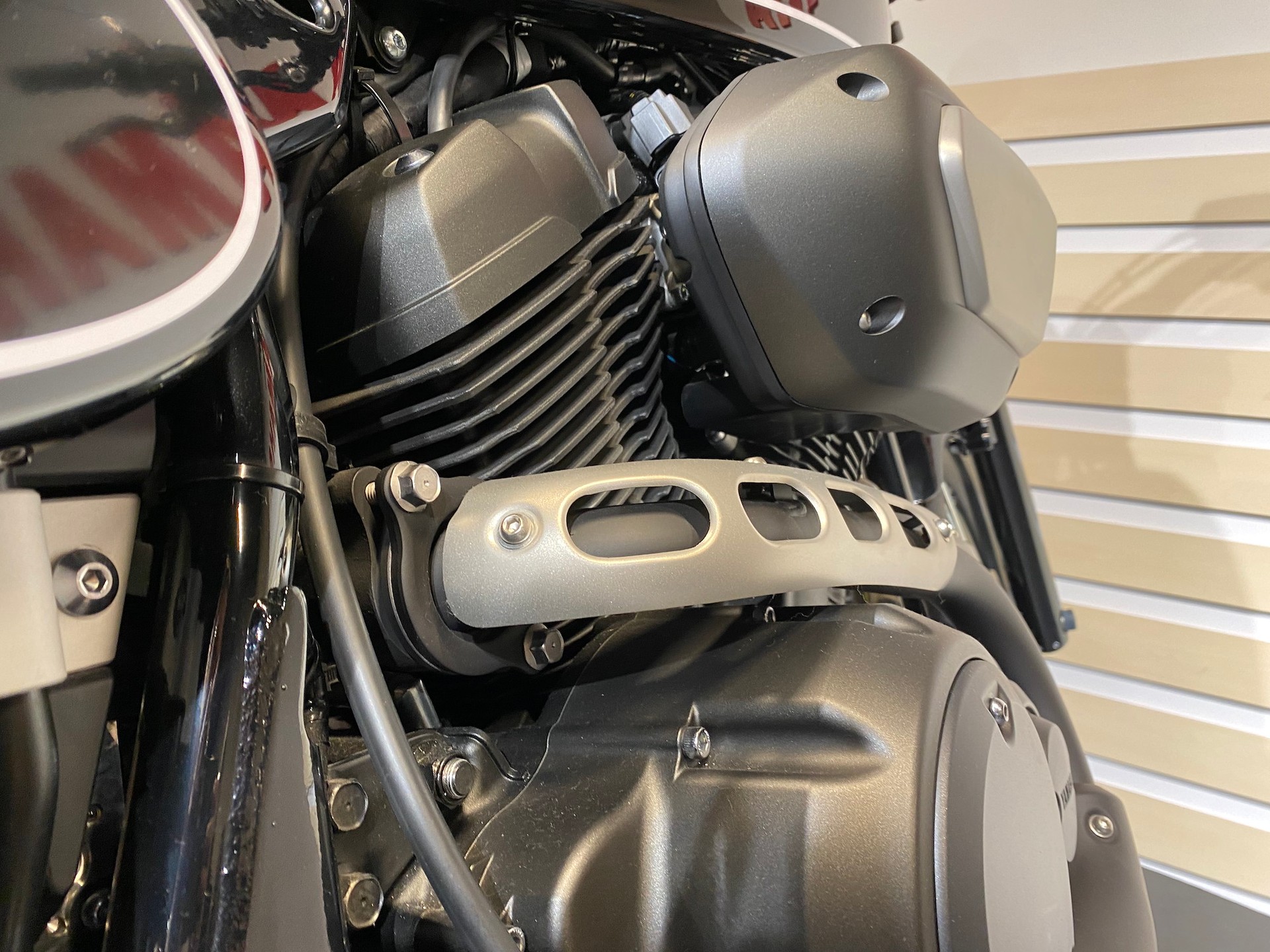 YAMAHA SCR 950 Mica Dori Edition-image-12