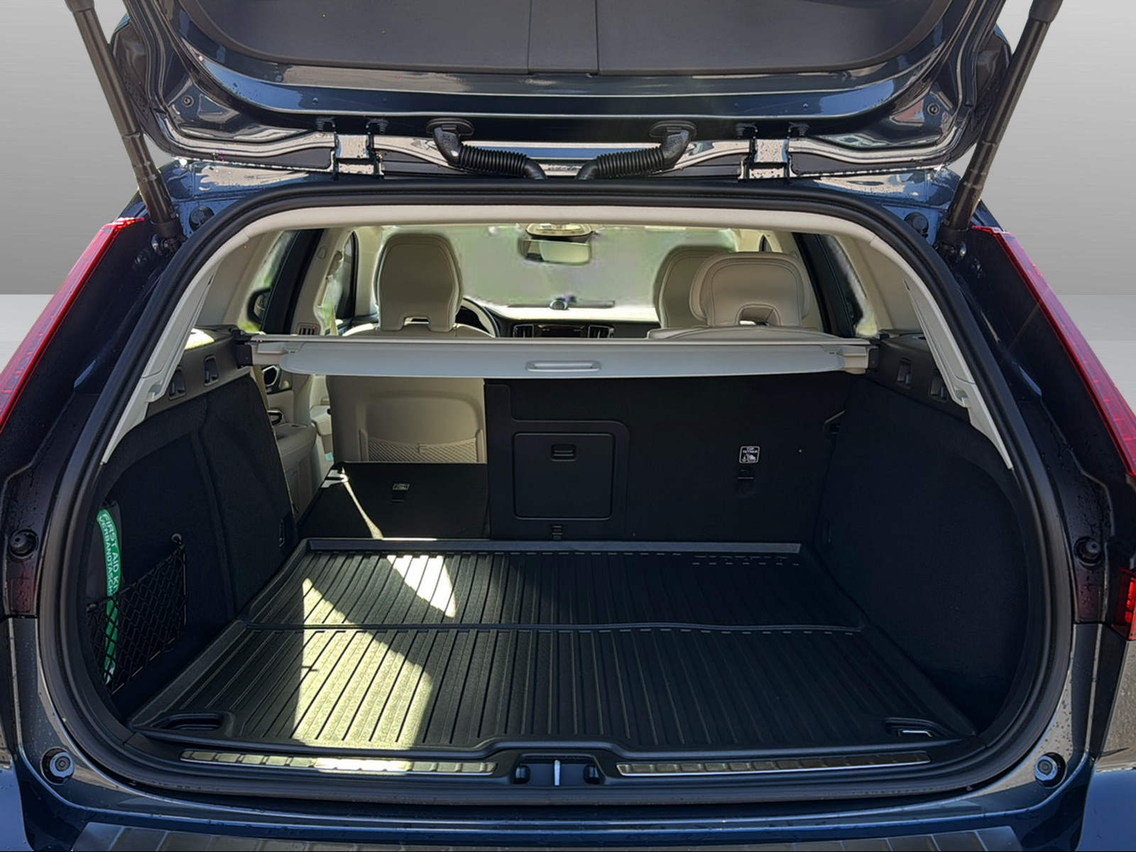 VOLVO V60 2.0 T6 TE Ultra Bright eAWD-image-15
