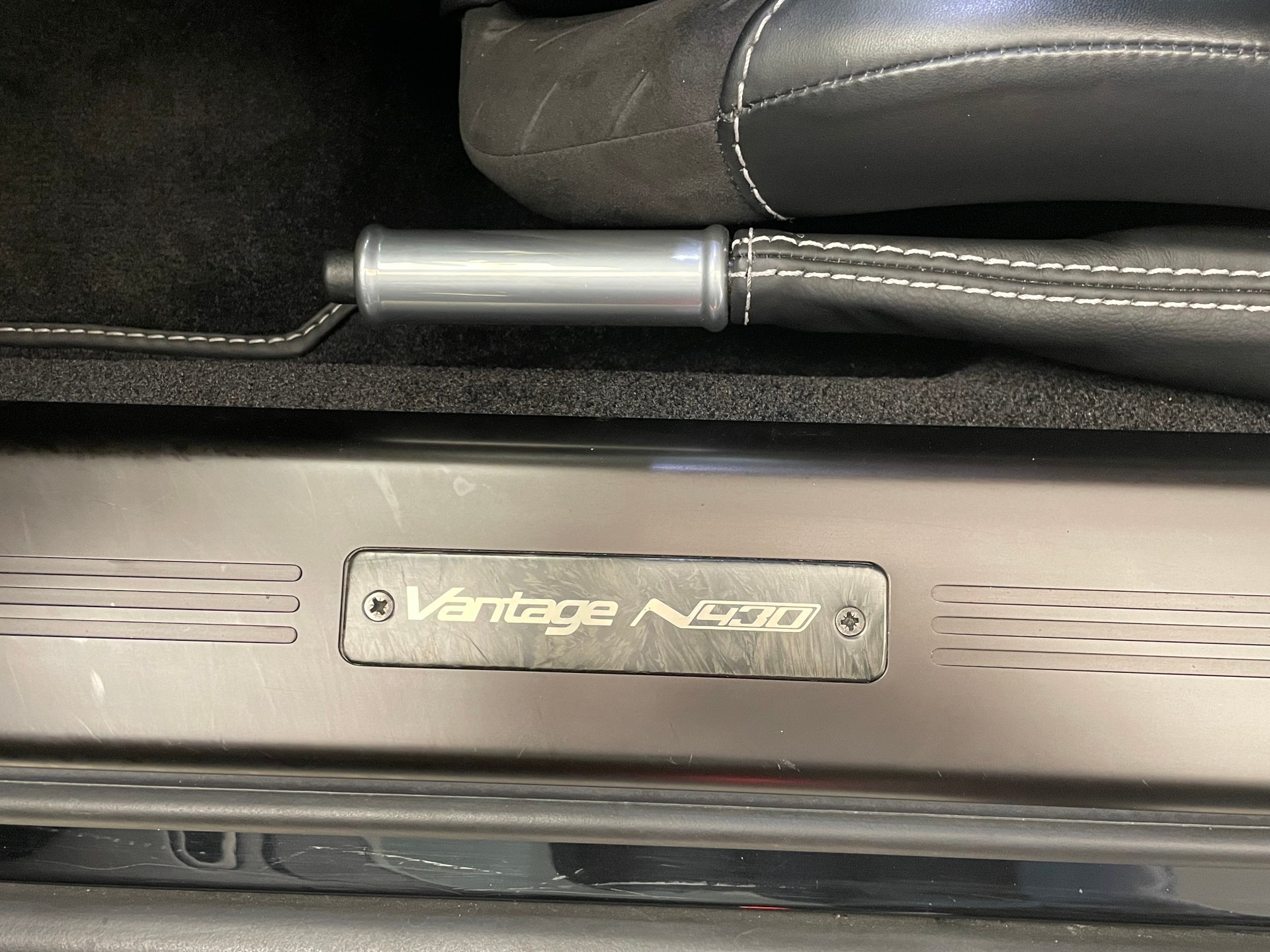 ASTON MARTIN V8 Vantage 4.7 N430 Sportshift-image-11