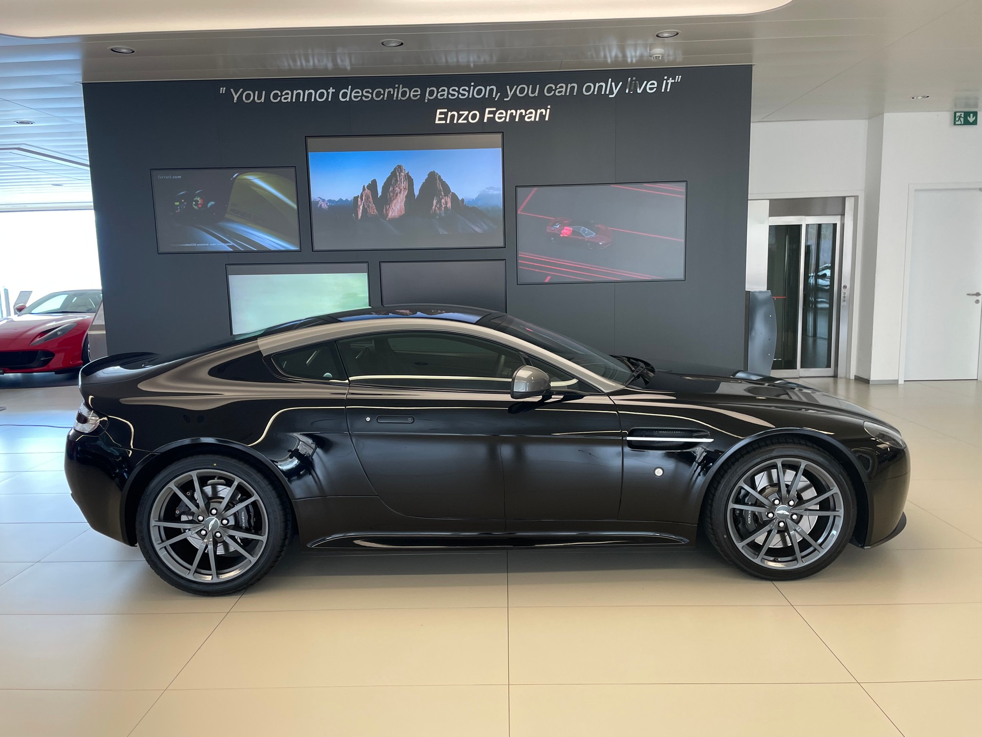ASTON MARTIN V8 Vantage 4.7 N430 Sportshift-image-3