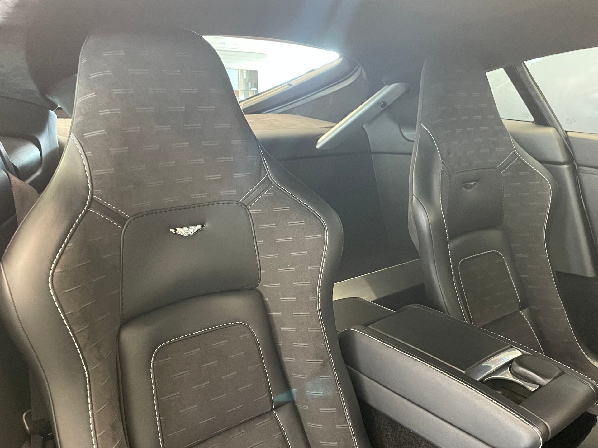 ASTON MARTIN V8 Vantage 4.7 N430 Sportshift-image-9