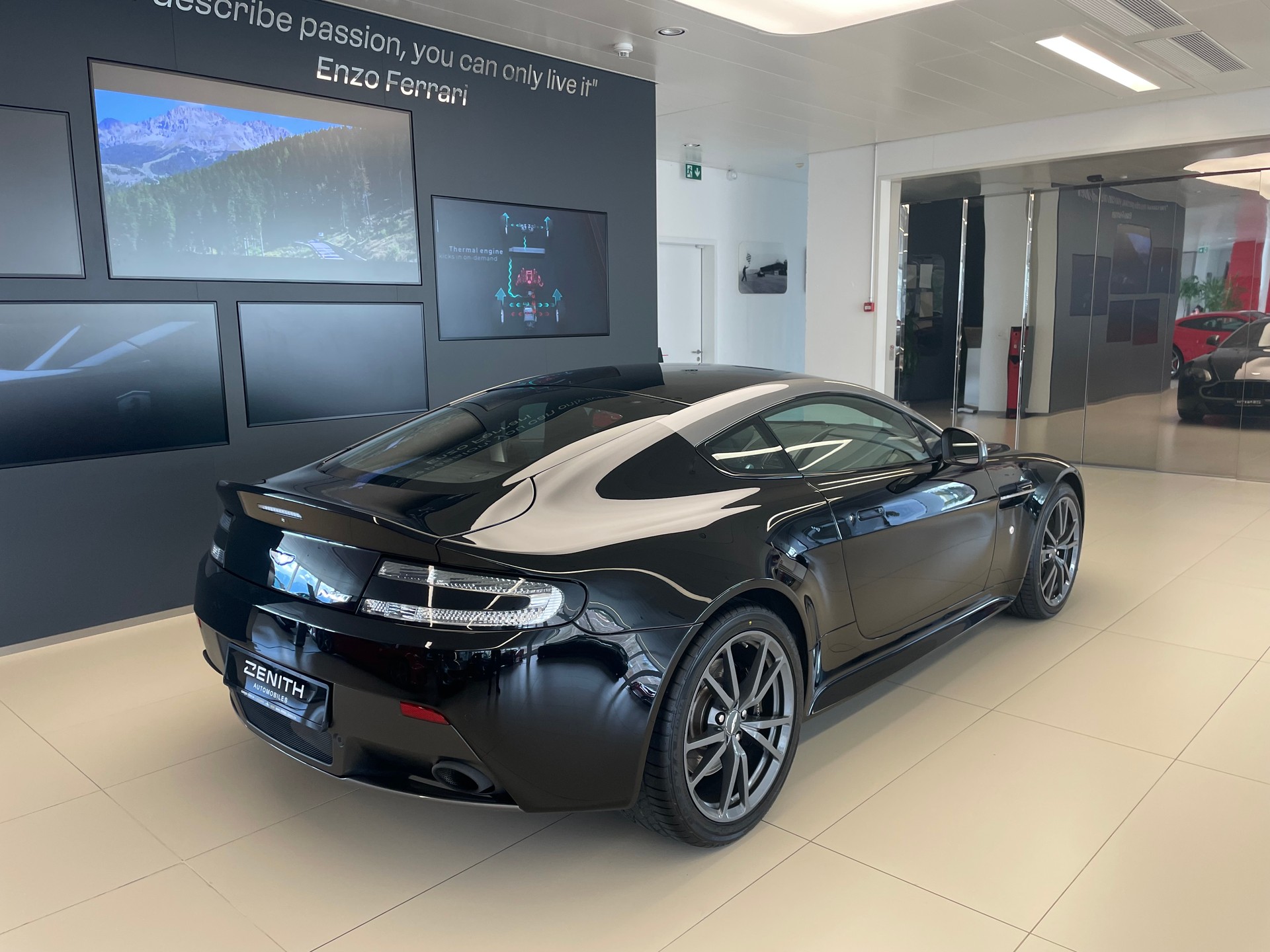 ASTON MARTIN V8 Vantage 4.7 N430 Sportshift-image-4