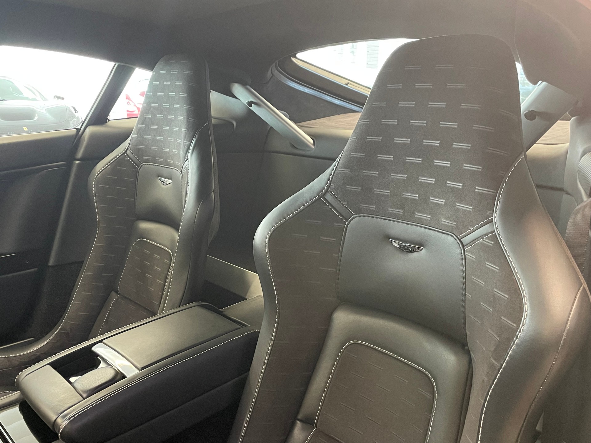 ASTON MARTIN V8 Vantage 4.7 N430 Sportshift-image-8