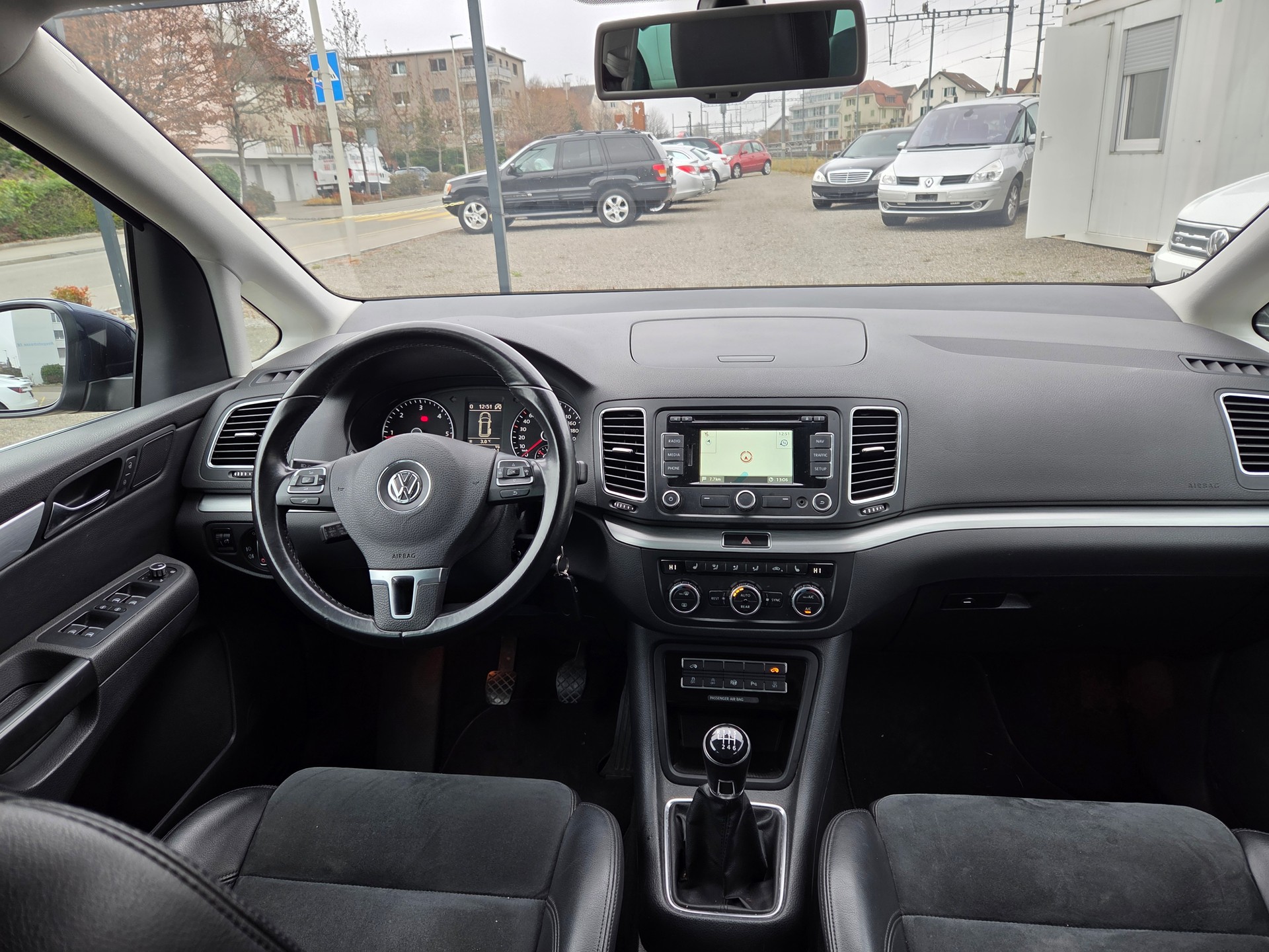 VW Sharan 2.0 TDI BlueMotion Technology Highline-image-16