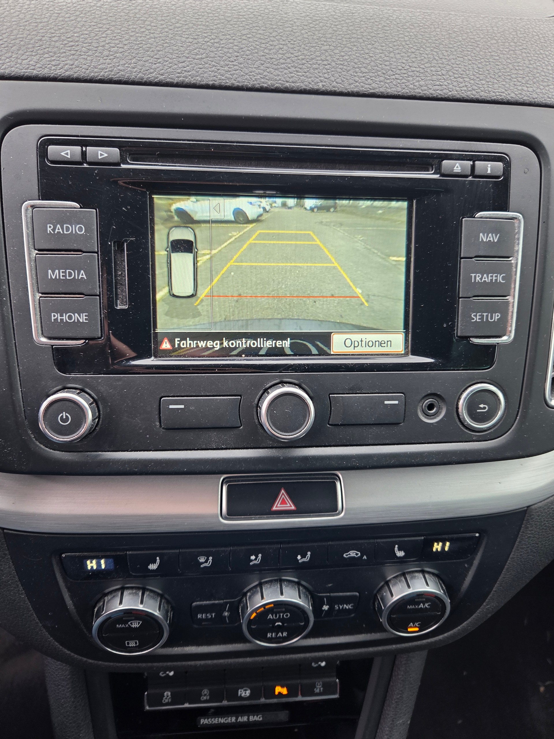 VW Sharan 2.0 TDI BlueMotion Technology Highline-image-17